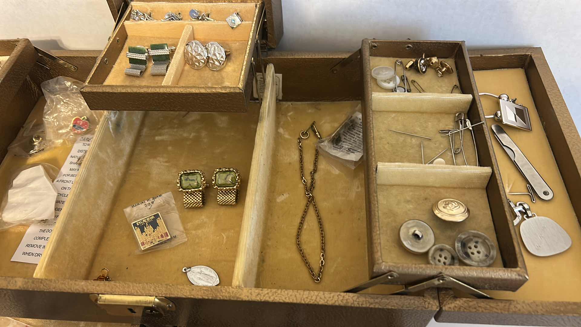 Photo 1 of VINTAGE JEWELRY CASE WITH MENS JEWELRY