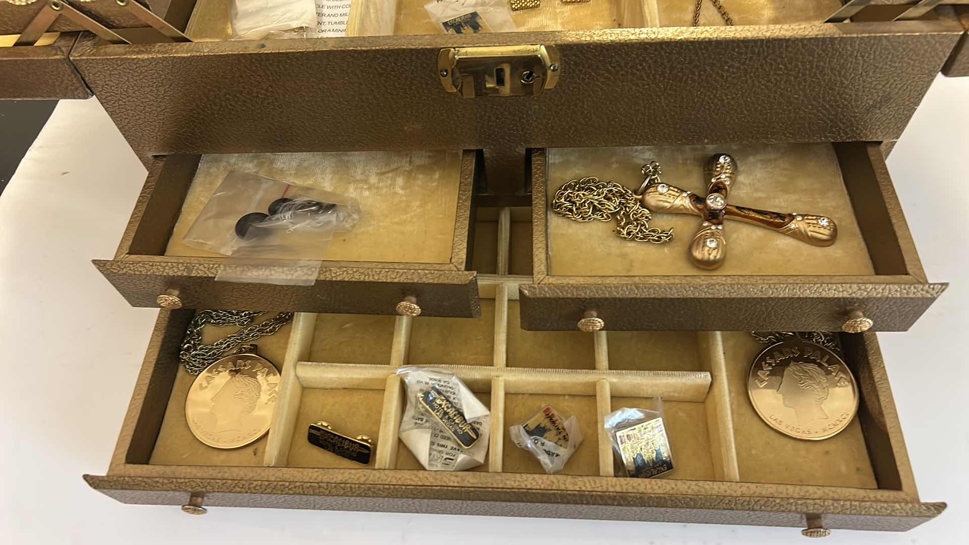 Photo 1 of VINTAGE JEWELRY CASE WITH MENS JEWELRY