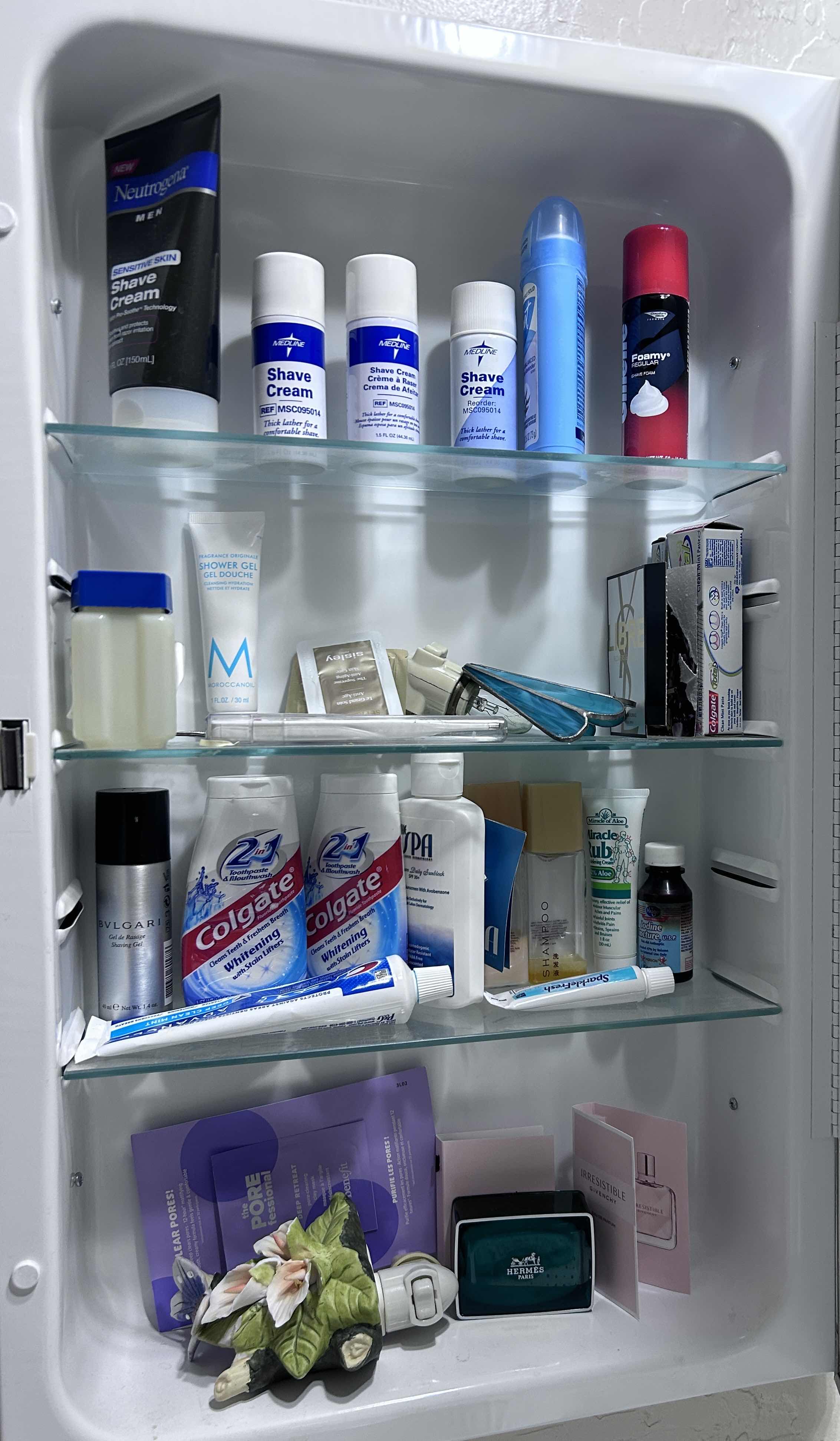 Photo 1 of CONTENTS OF MEDICINE CABINET