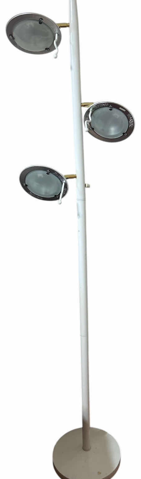 Photo 1 of 2 WHITE METAL ADJUSTABLE FLOOR LAMPS H71”