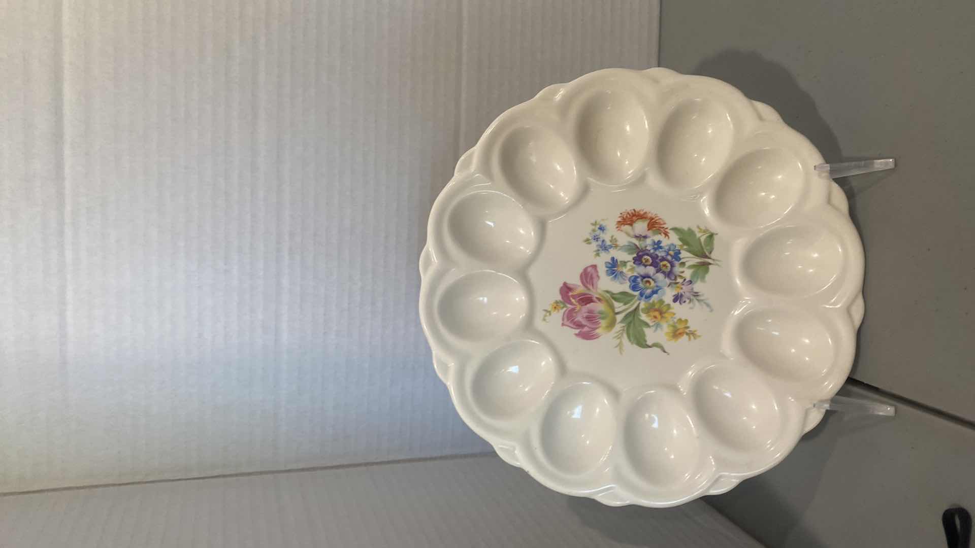Photo 1 of VINTAGE AMERICAN ART WARE EGG PLATE 9” EST VALUE $35