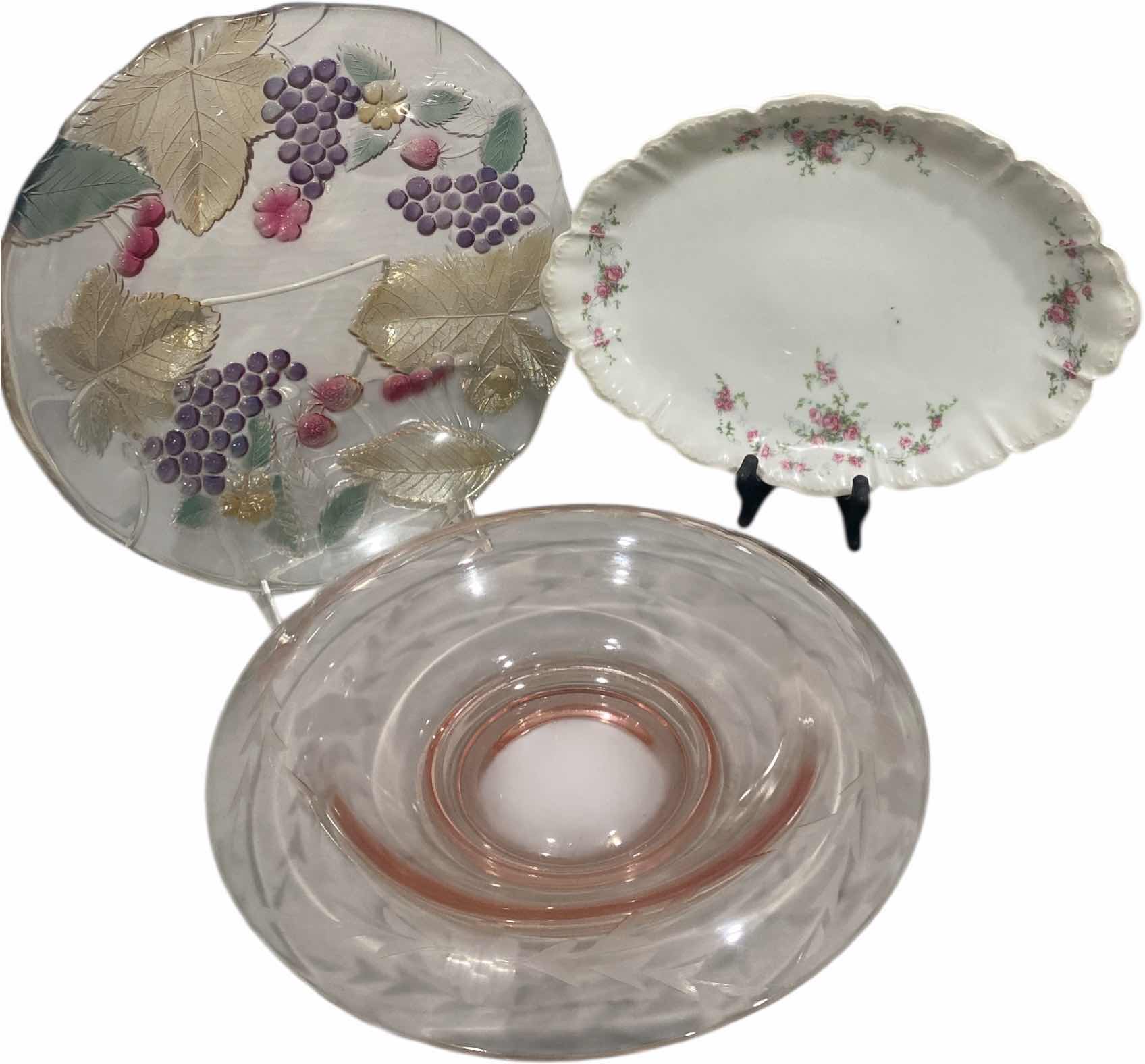 Photo 1 of CONTENTS OF CABINET - 3 PLATTERS & MORE