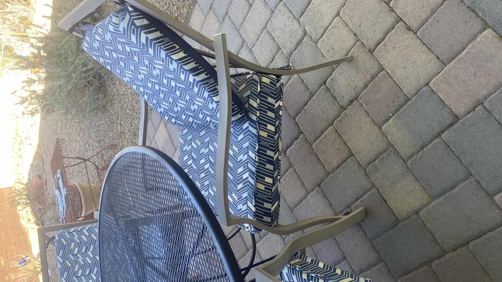 Photo 1 of 48” ROUND MESH PATIO SET WITH 4 CHAIRS H29”