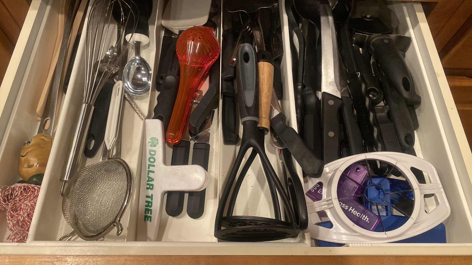 Photo 1 of CONTENTS OF DRAWER - KNIVES & KITCHEN TOOLS