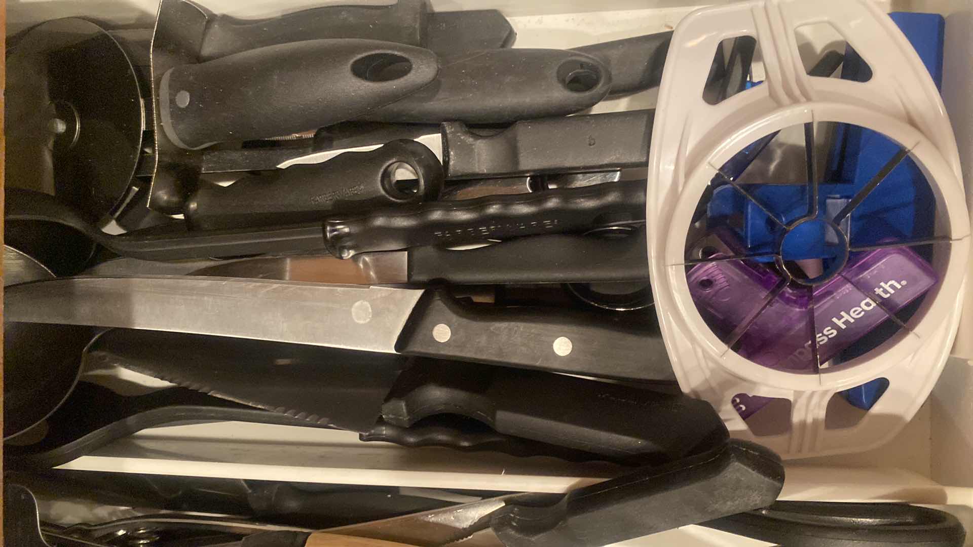 Photo 1 of CONTENTS OF DRAWER - KNIVES & KITCHEN TOOLS
