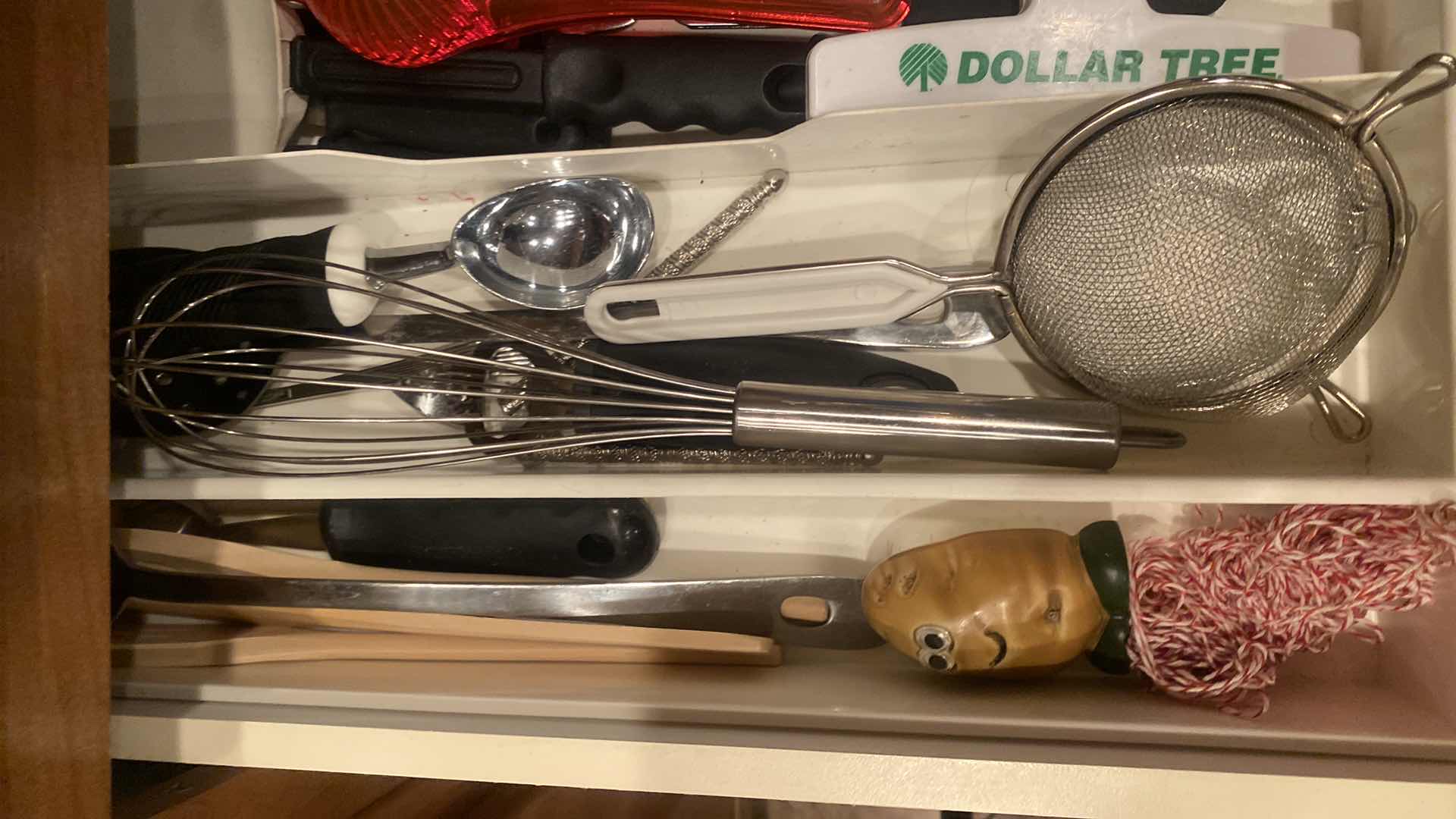 Photo 1 of CONTENTS OF DRAWER - KNIVES & KITCHEN TOOLS