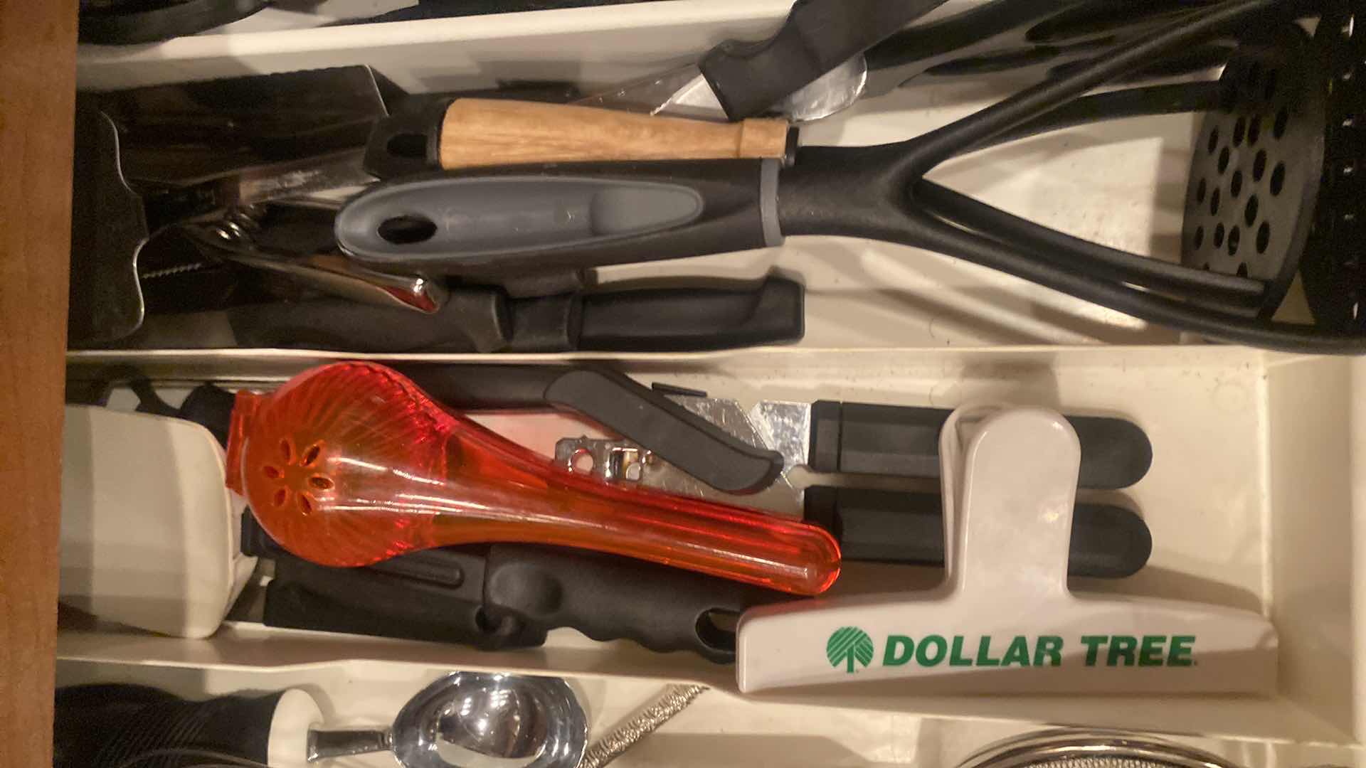 Photo 1 of CONTENTS OF DRAWER - KNIVES & KITCHEN TOOLS