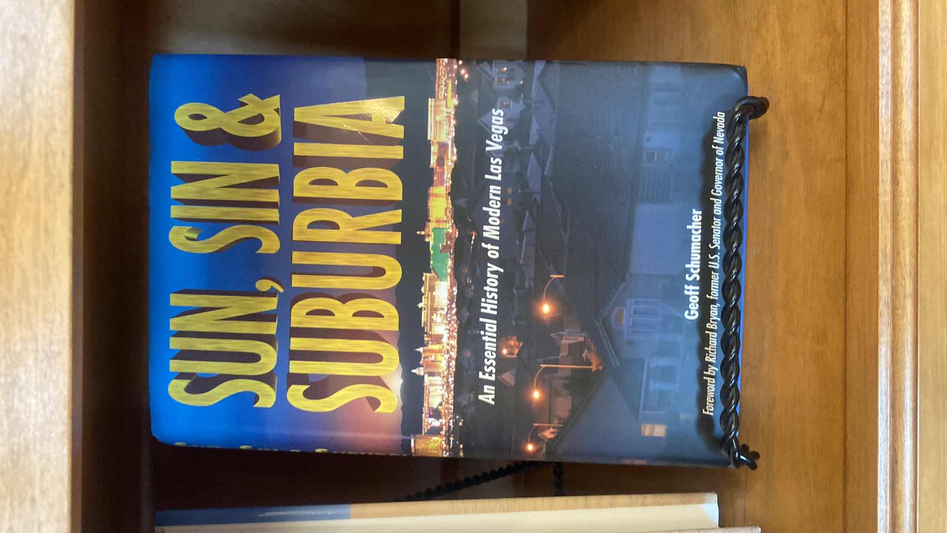 Photo 1 of PAIR LAS VEGAS HARDBOUND BOOKS