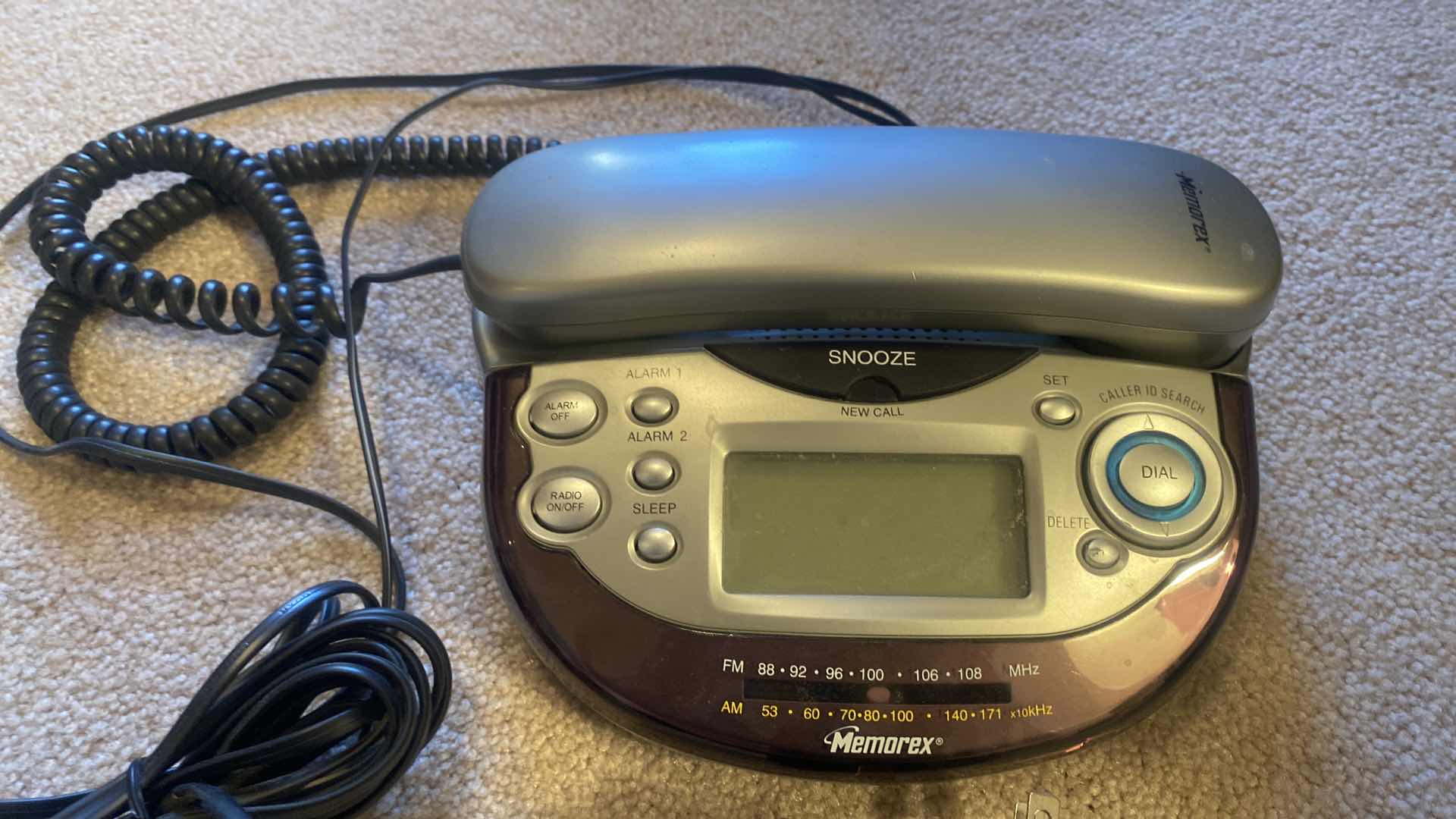 Photo 1 of MEMOREX SNOOZE CLOCK RADIO ANSWER MACHINE