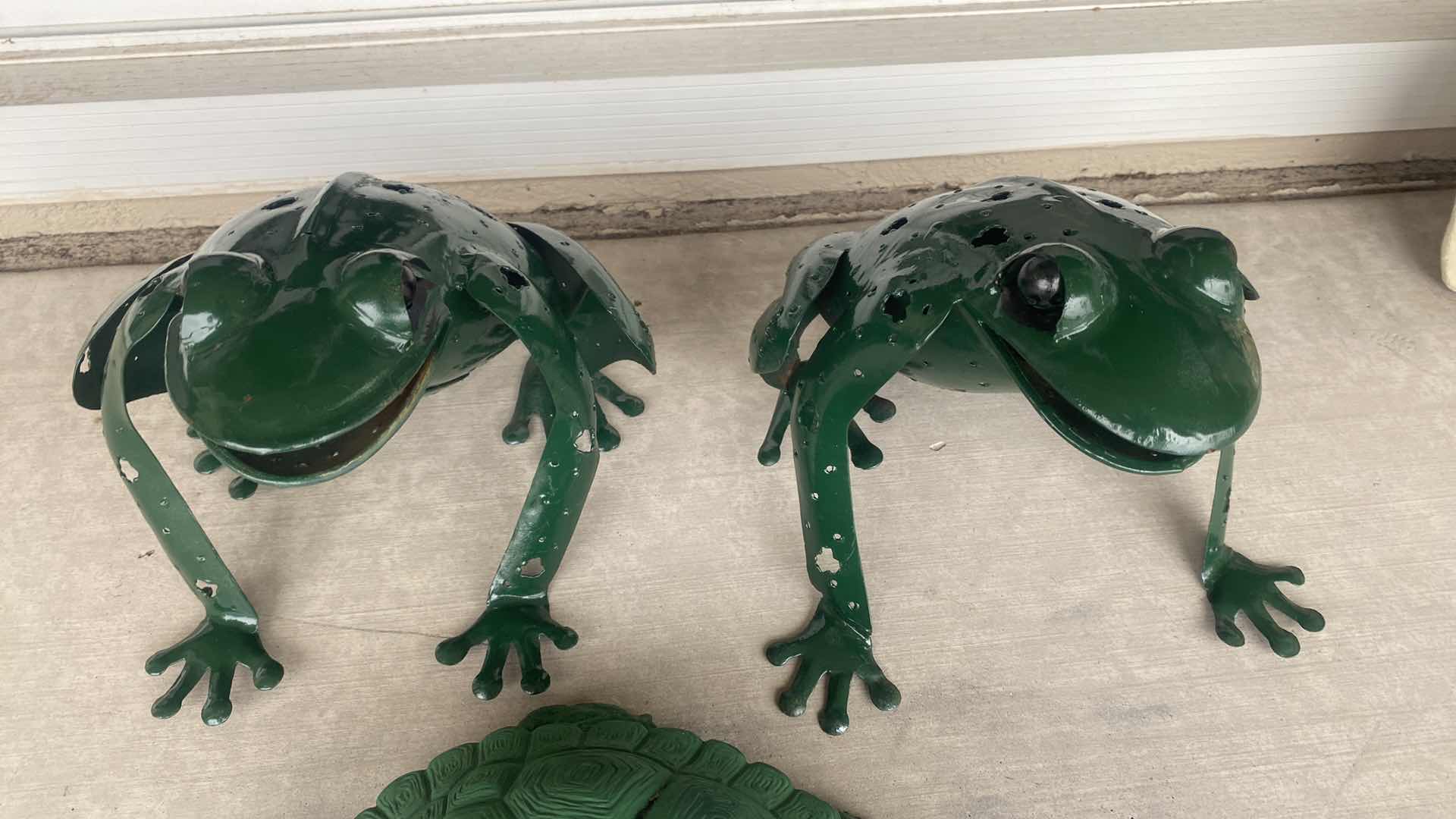 Photo 1 of 2-METAL FROGS & 1 CASTV RESIN TURTLE LARGEST 7” x 6”