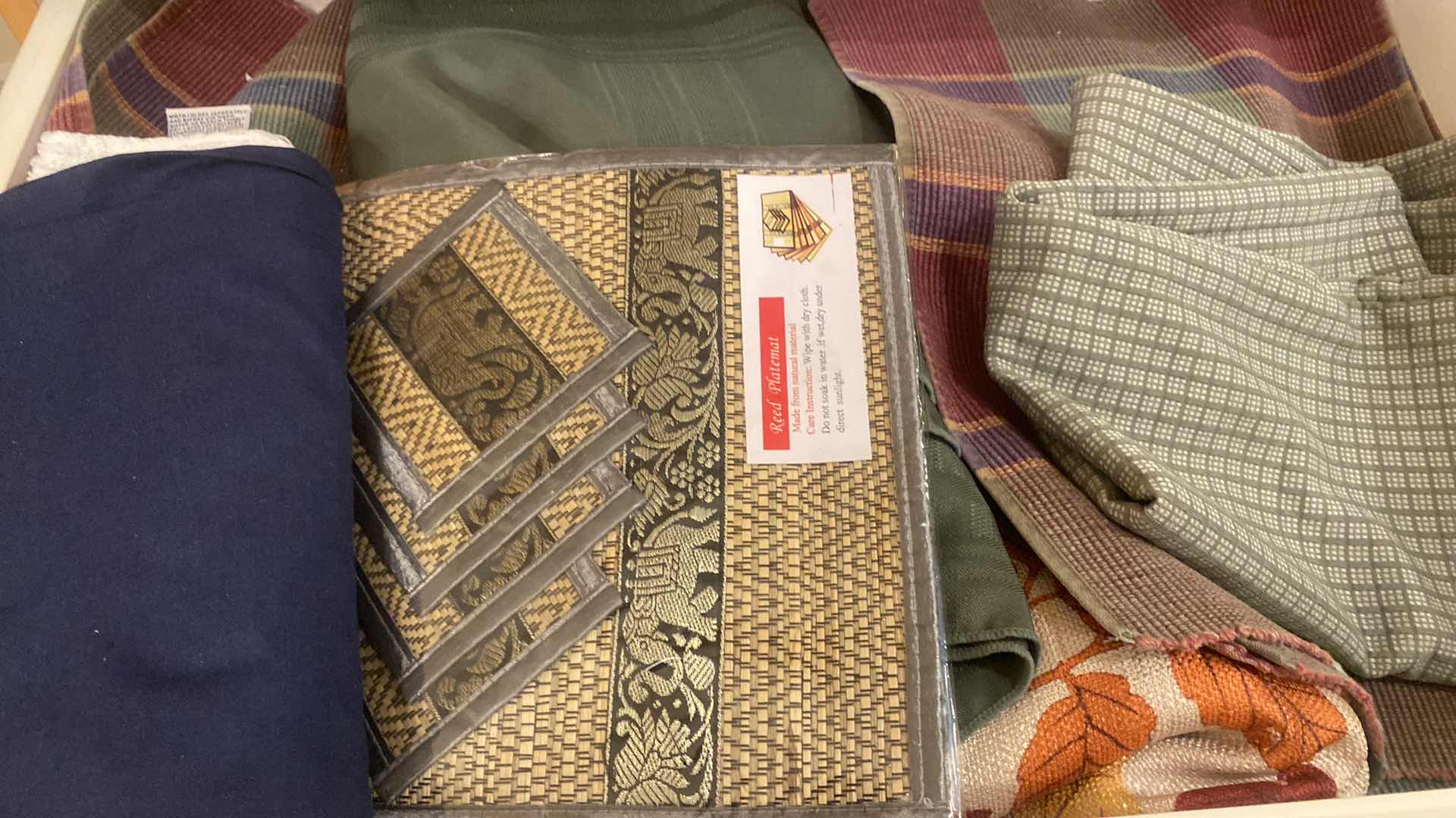 Photo 1 of CONTENTS 2 DRAWERS - LINENS & PLACEMATS