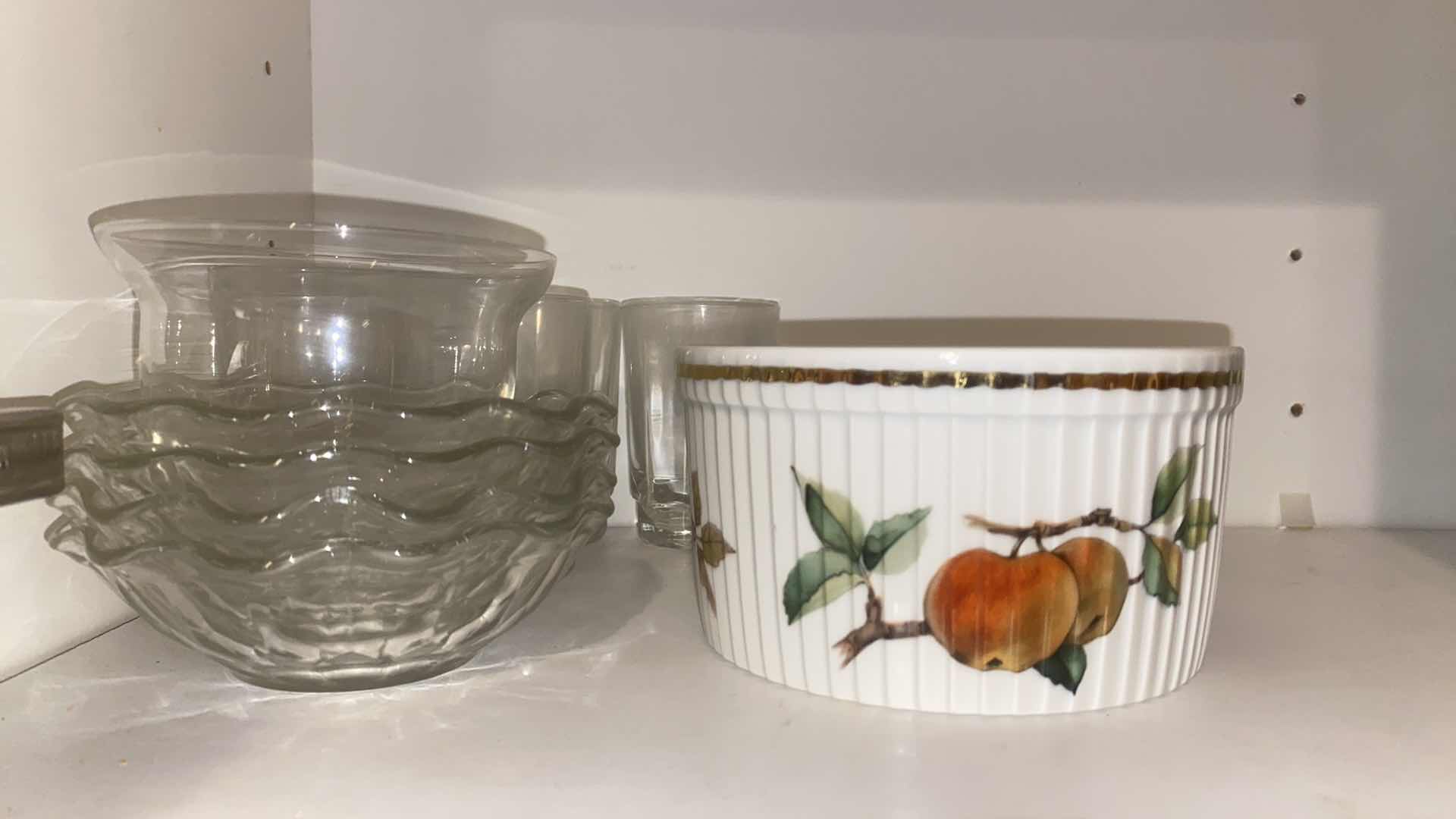 Photo 1 of CONTENTS OF CABINET-COFFEE CUPS & PLASTIC GLASSES