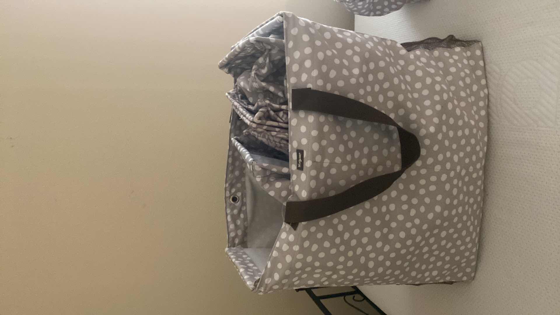 Photo 1 of 1-THIRTY ONE COLLAPSABLE STORAGE BAG 21” x 10” H20” & 4 BAGS 21” x 9” H10”