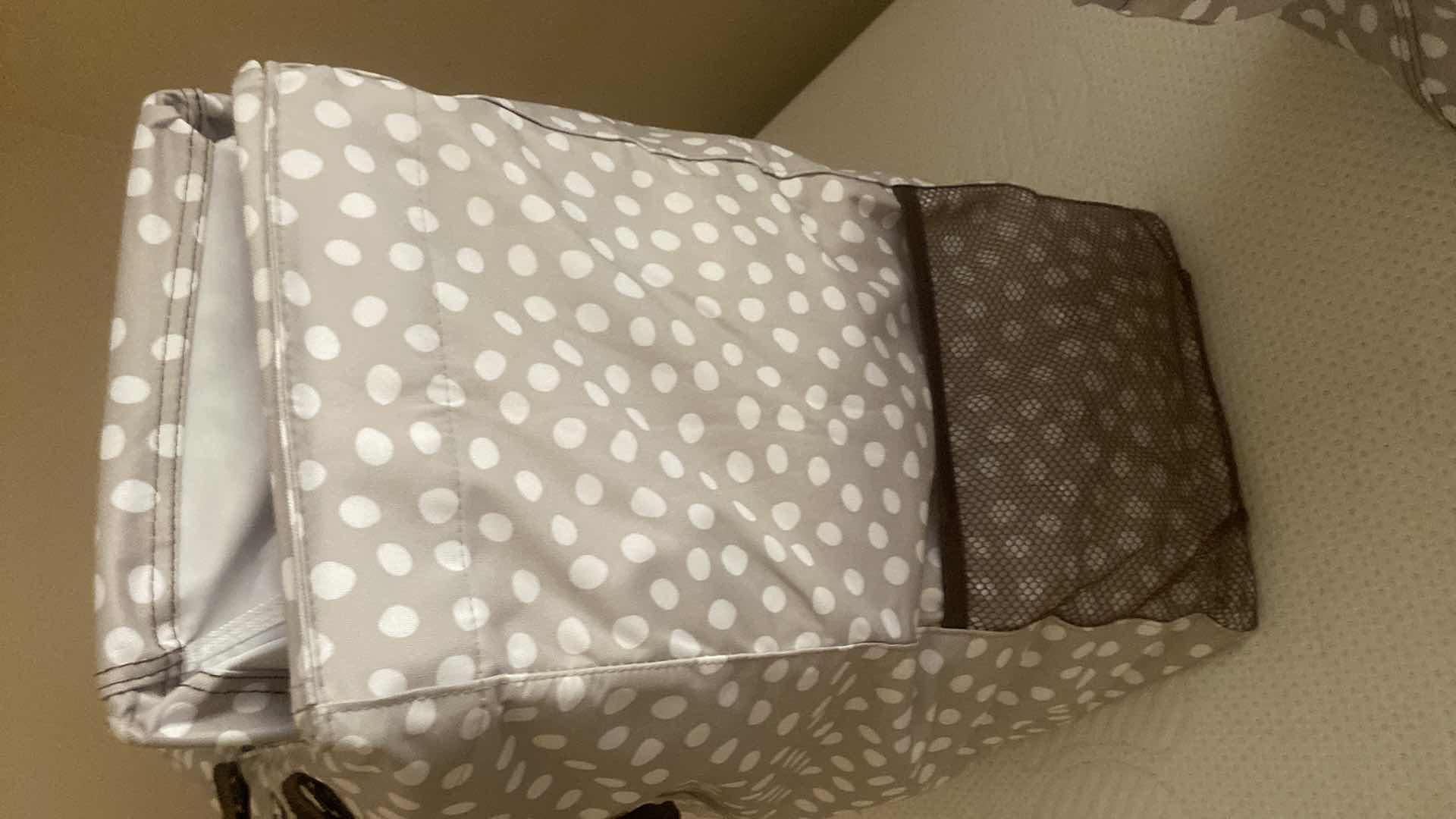 Photo 1 of 1-THIRTY ONE COLLAPSABLE STORAGE BAG 21” x 10” H20” & 4 BAGS 21” x 9” H10”