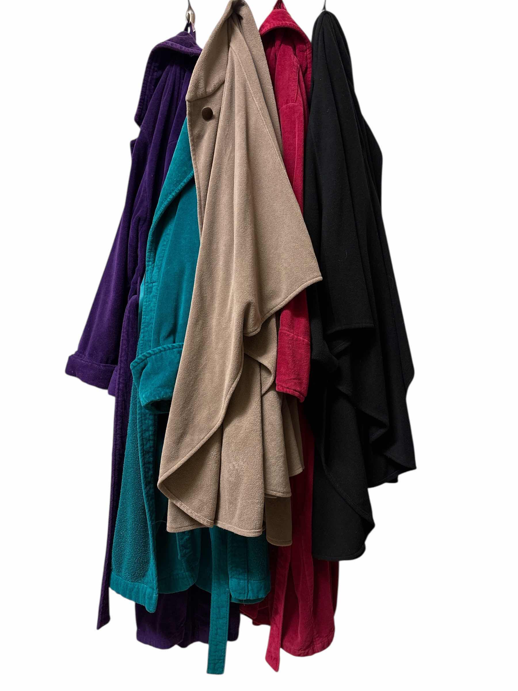 Photo 1 of (5)PCS BATH ROBES ONE SIZE