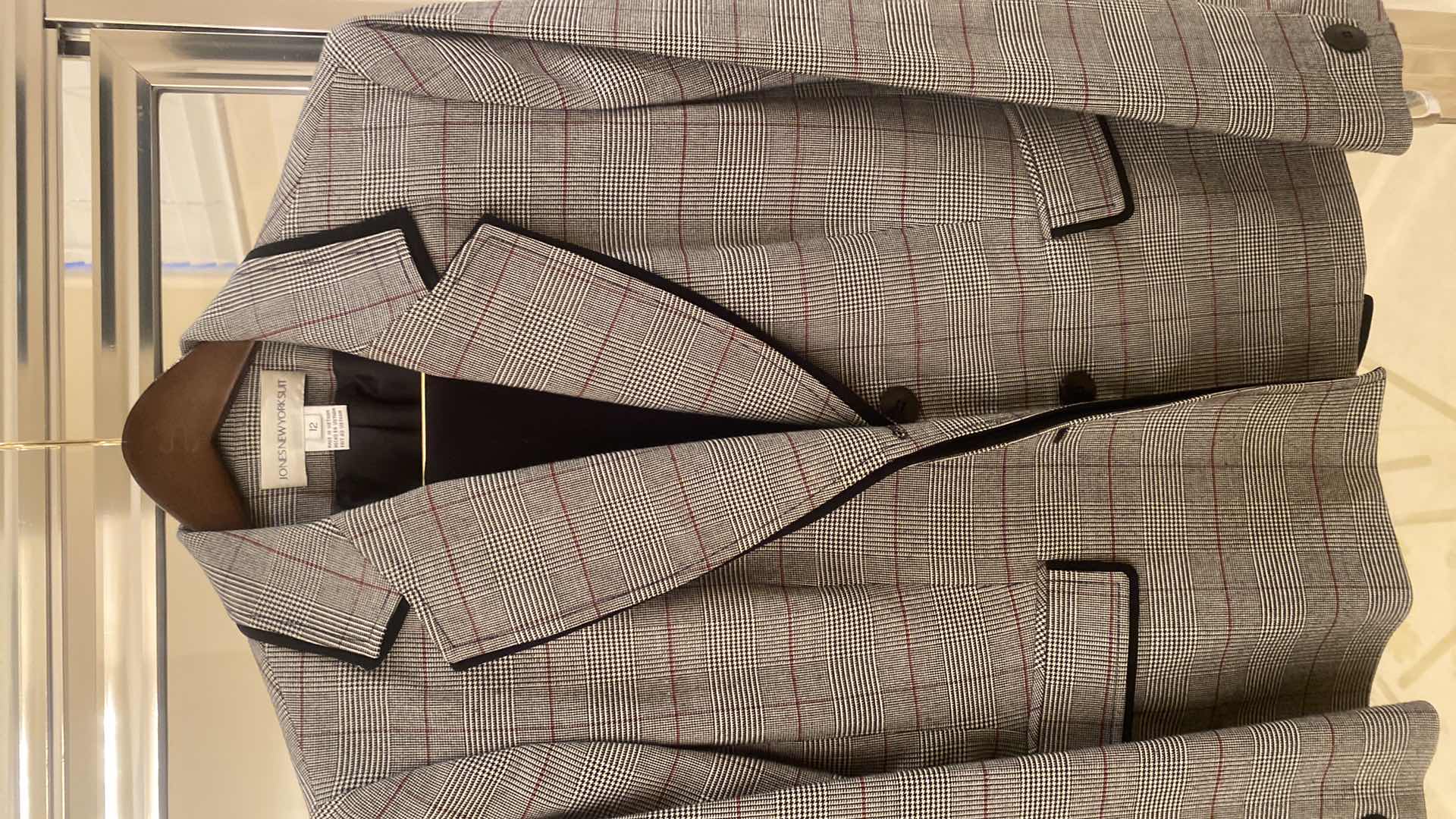 Photo 1 of 2- WOMENS SIZE 12 SUITS JONES NEW YORK
