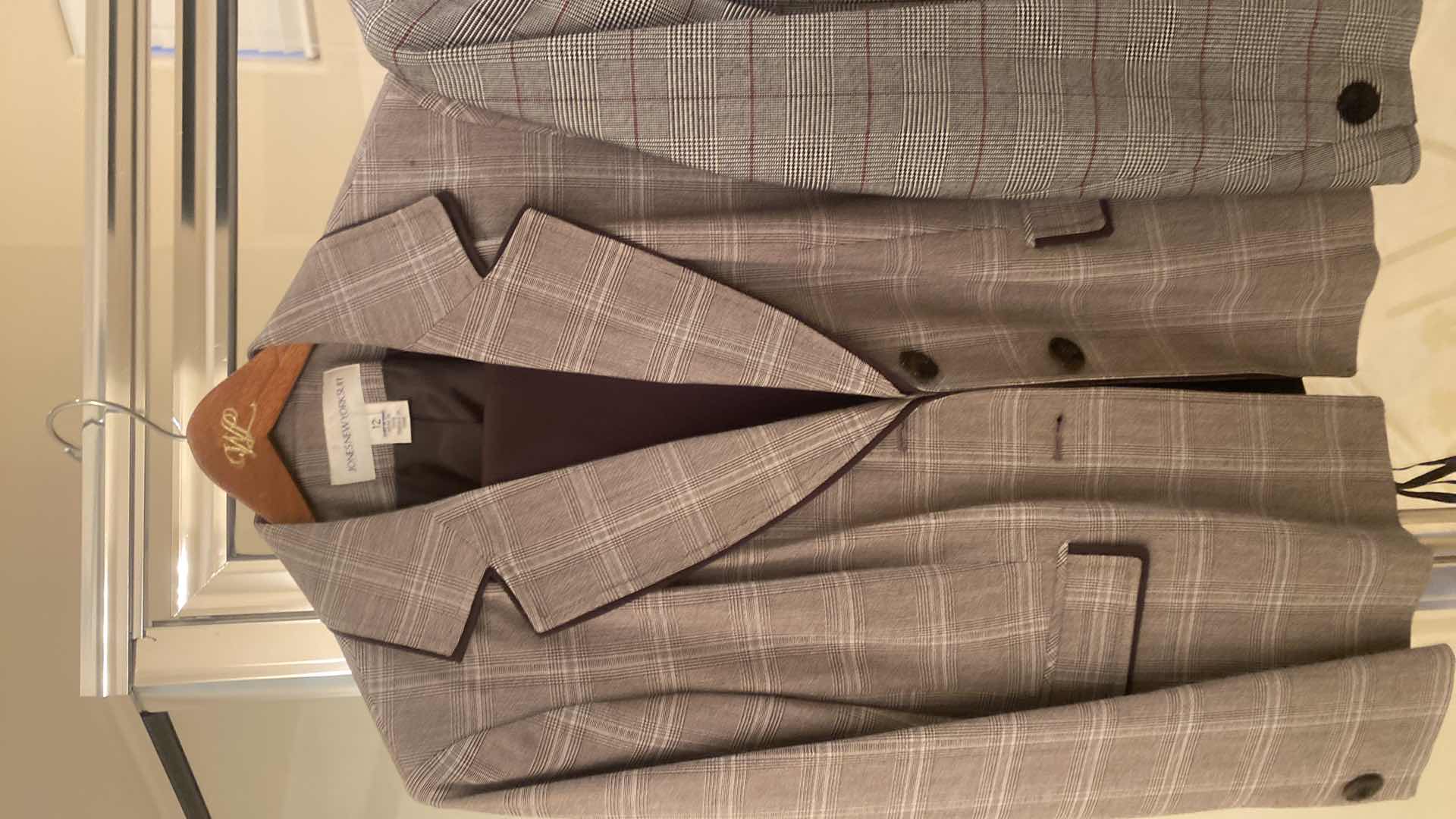 Photo 1 of 2- WOMENS SIZE 12 SUITS JONES NEW YORK