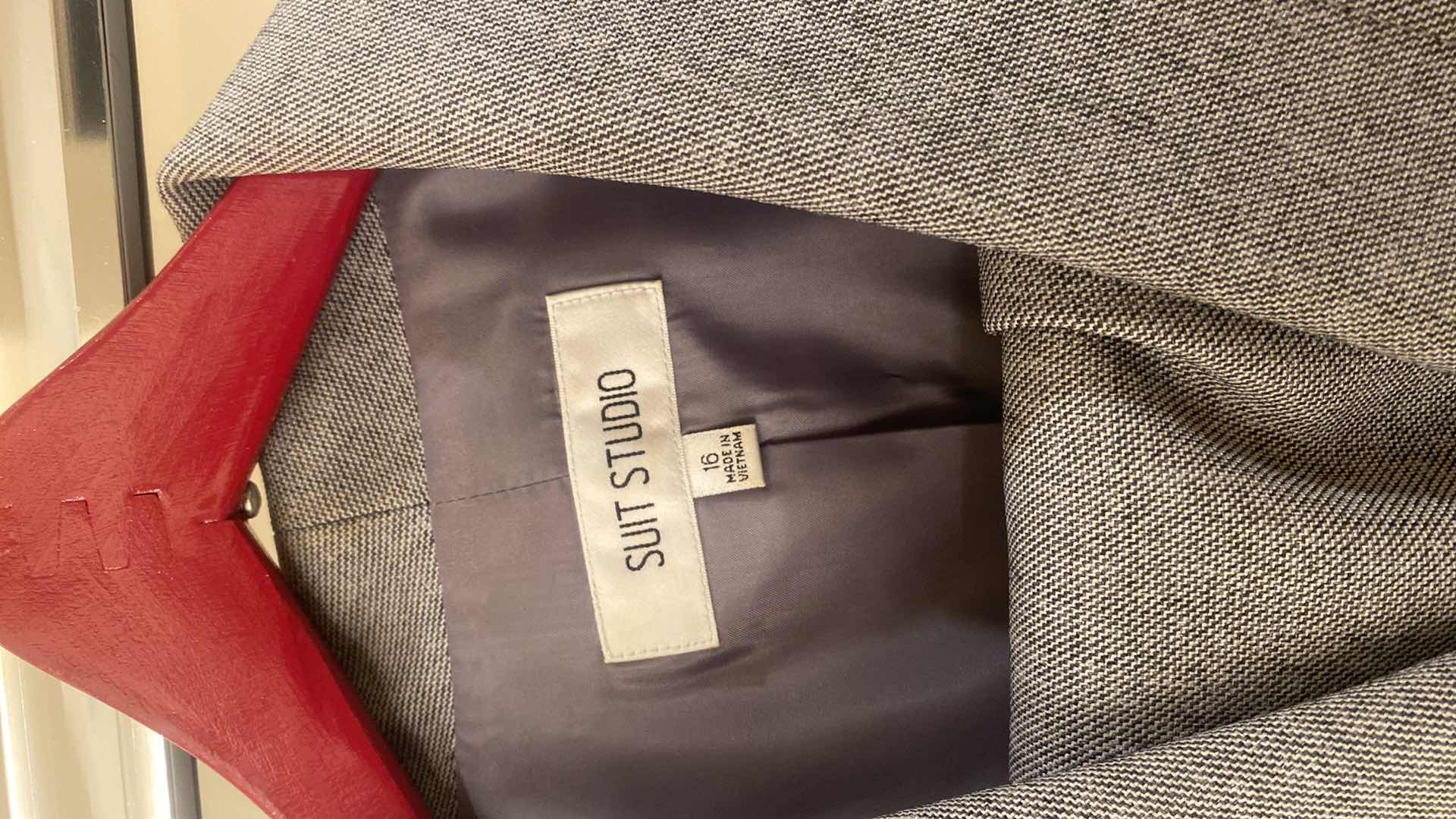 Photo 1 of 3-WOMENS SIZE 16 SUITS LE SUIT, SUIT STUDIO & EVAN-PICONE