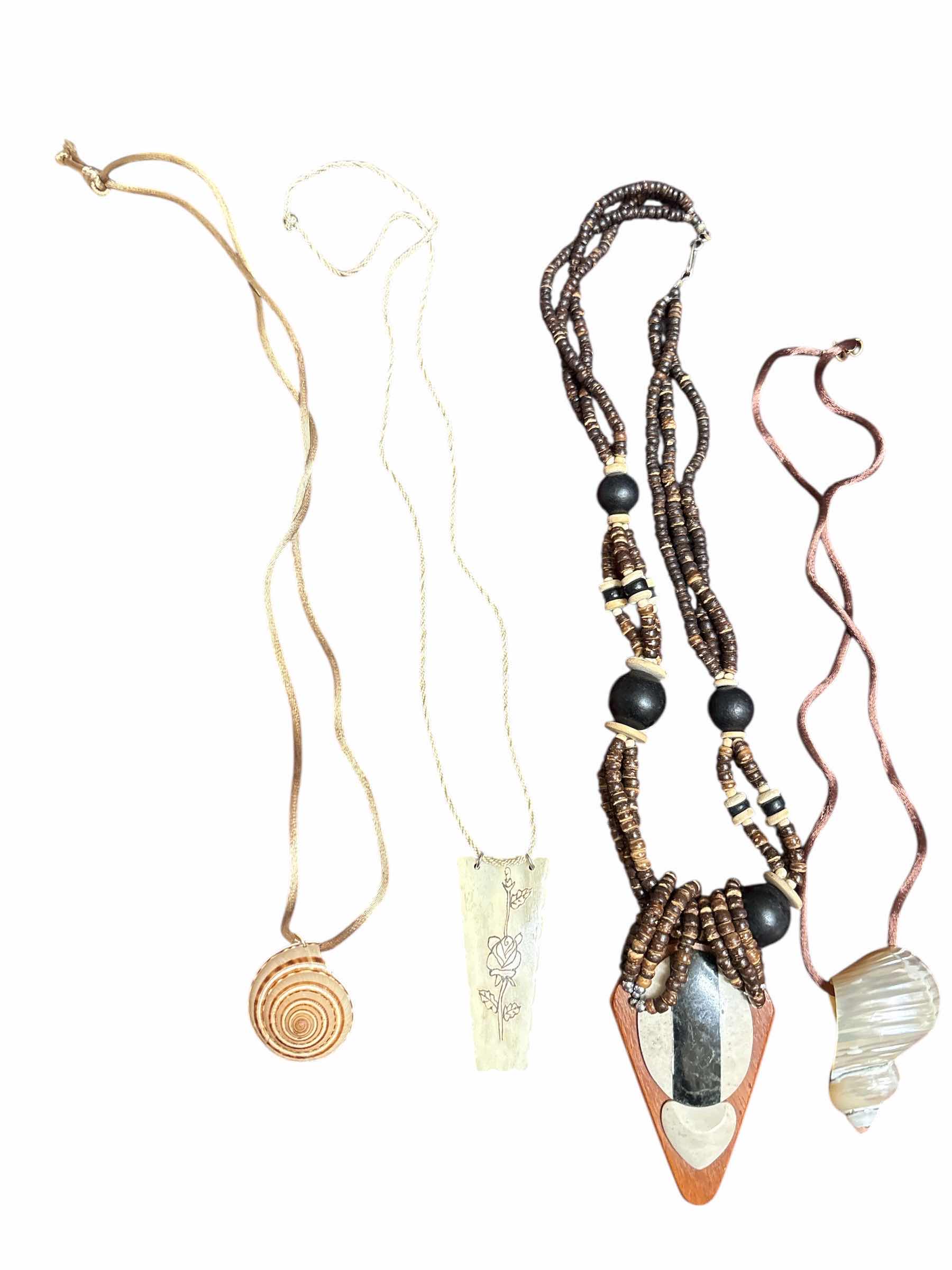 Photo 1 of (8)PCS SHELL FASHION JEWELRY