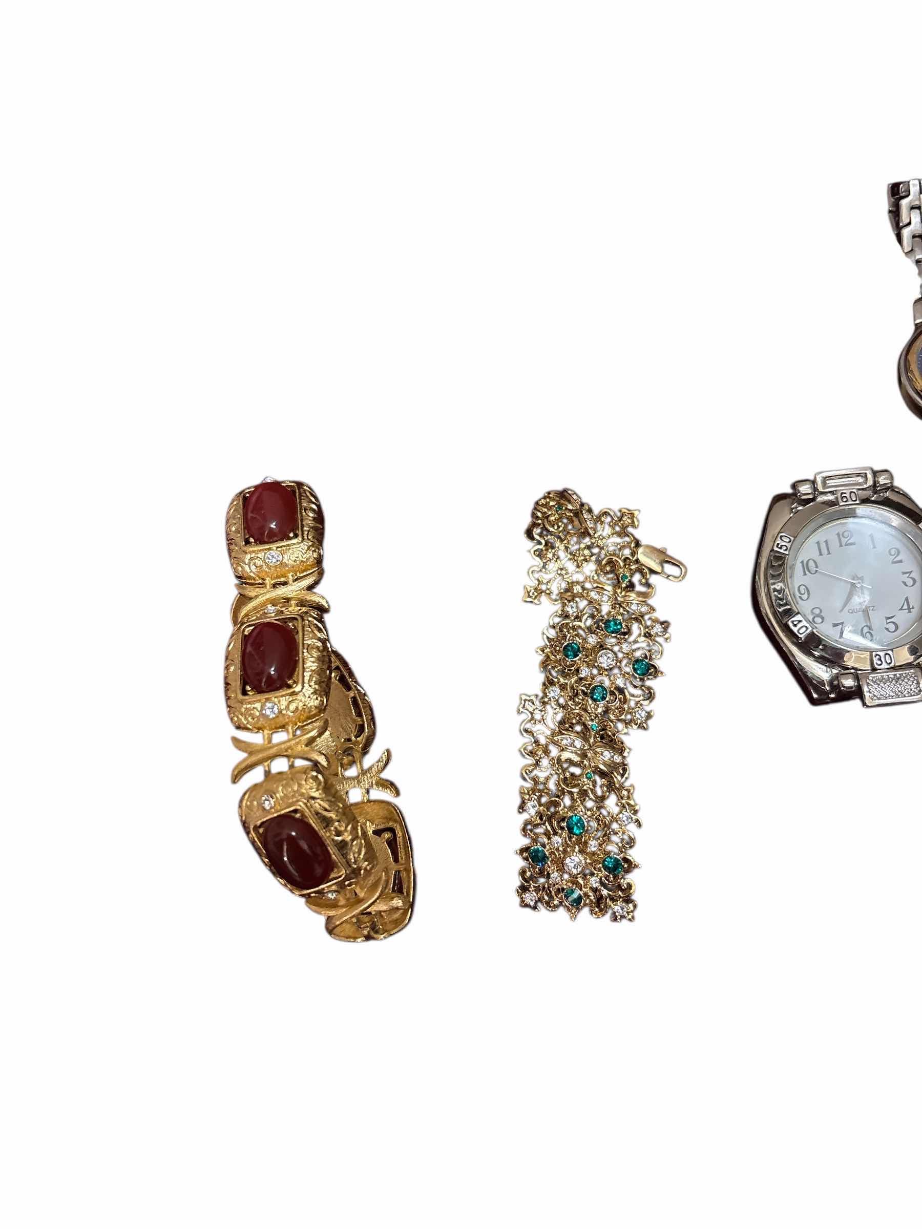 Photo 1 of (4)PCS WATCH AND BRACELET