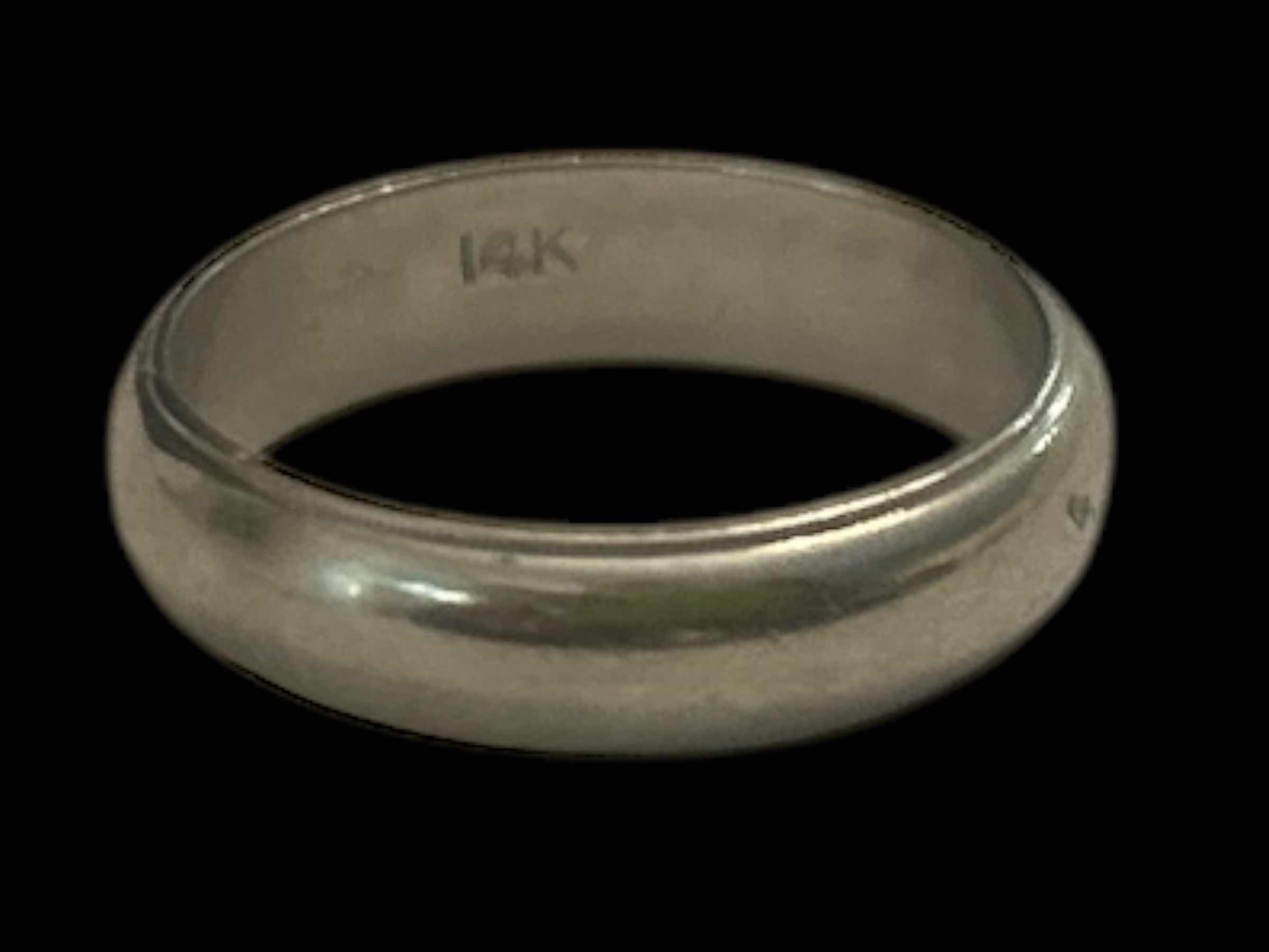 Photo 1 of MENS 14K WHITE GOLD RING SIZE 10.5