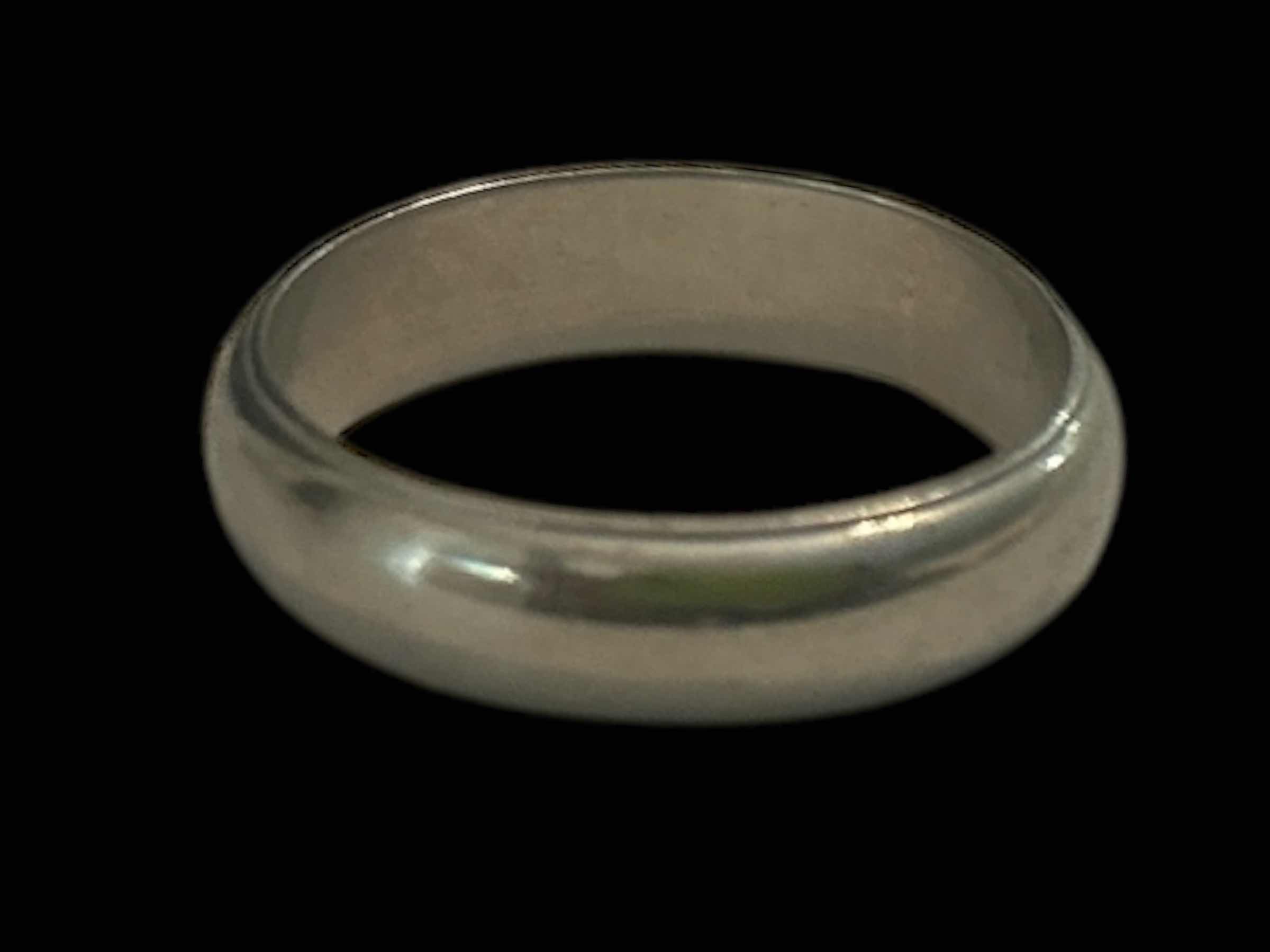 Photo 1 of MENS 14K WHITE GOLD RING SIZE 10.5