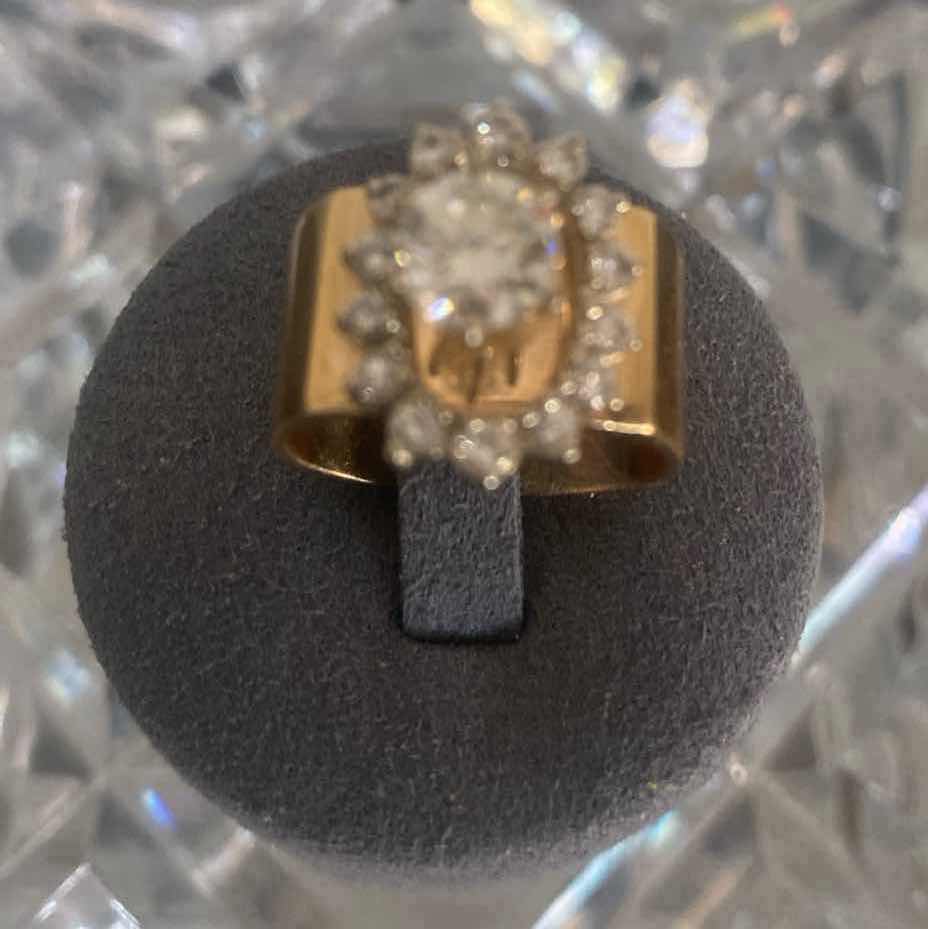 Photo 1 of 14K YELLOW GOLD W. 1CT CENTER DIAMOND .50 SURROUNDING DIAMOND RING-10G SIZE 6 1/2