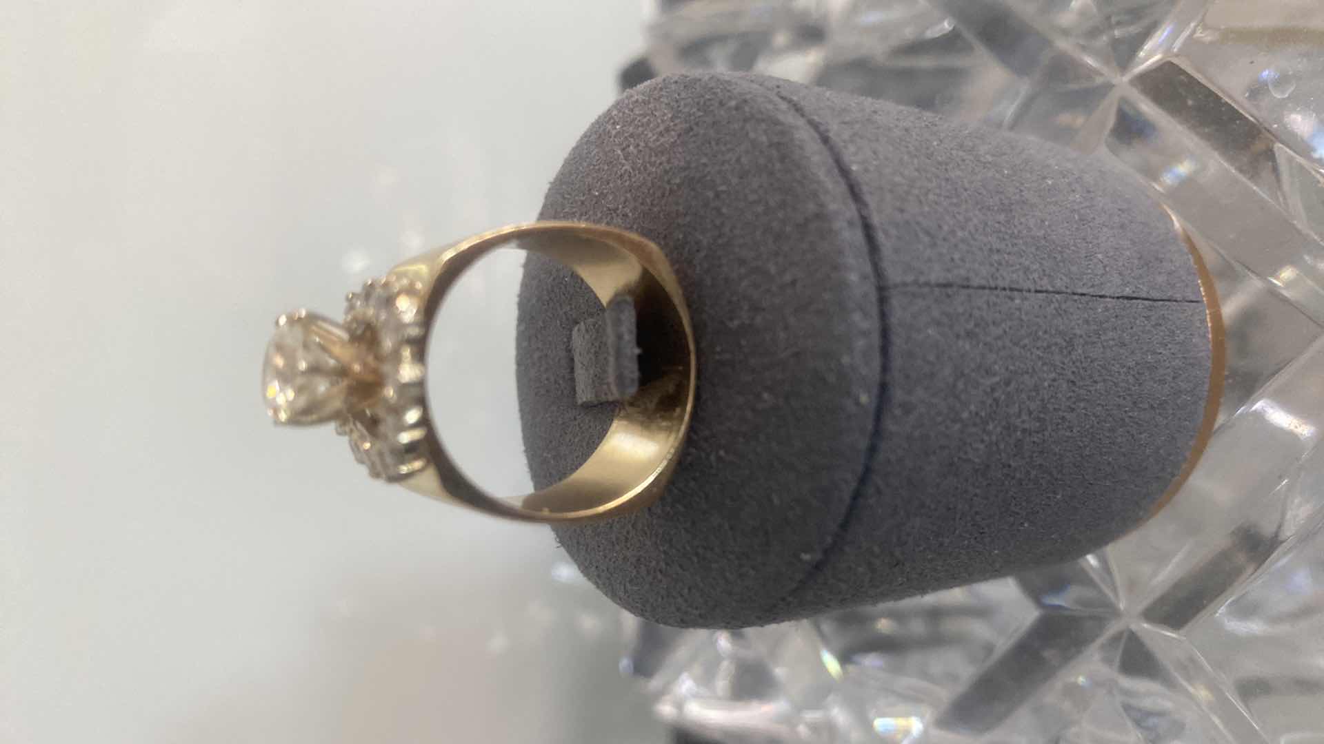 Photo 1 of 14K YELLOW GOLD W. 1CT CENTER DIAMOND .50 SURROUNDING DIAMOND RING-10G SIZE 6 1/2