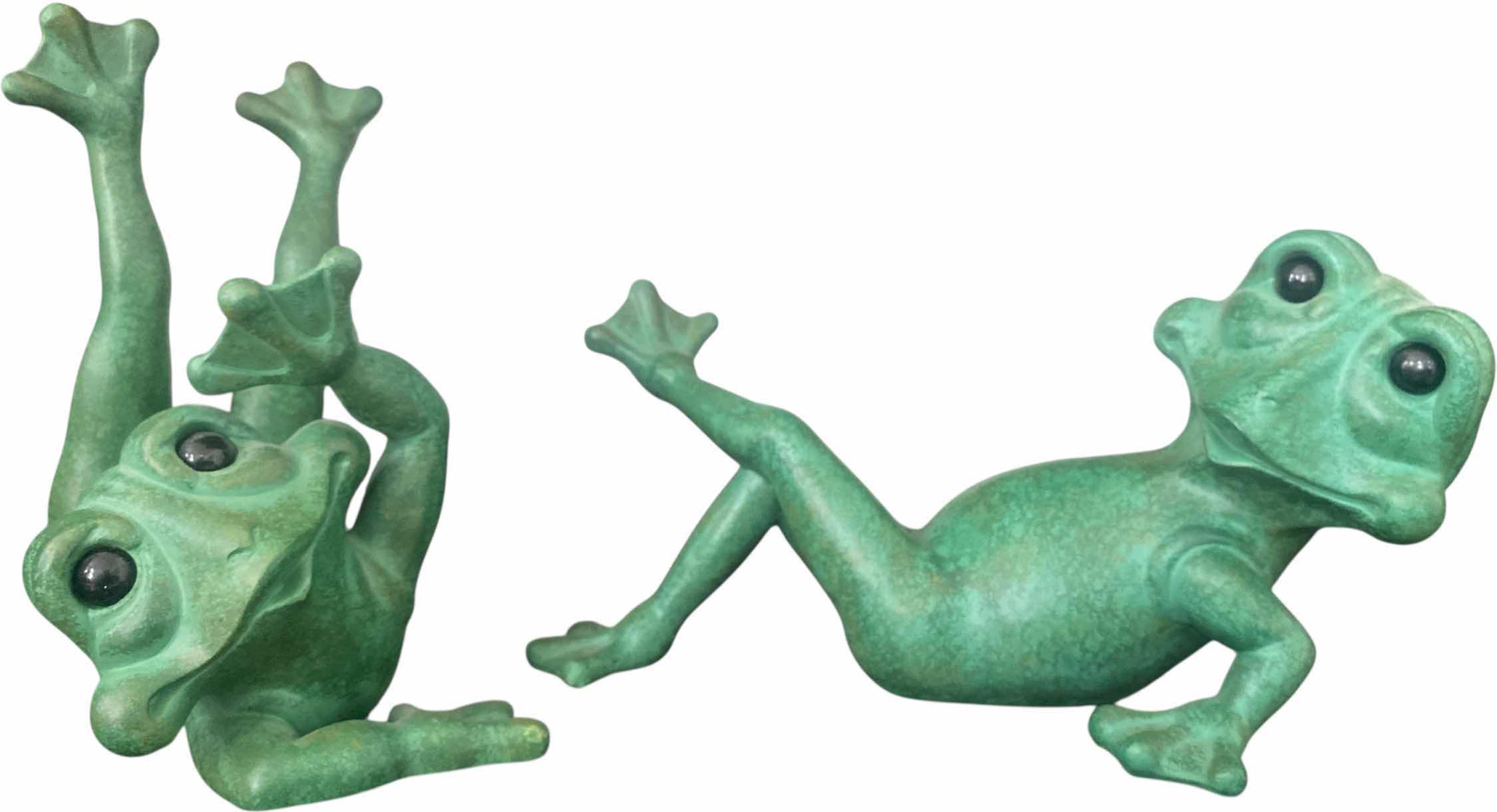 Photo 1 of 2 - FROGS RUSS HOME HEAVY CAST RESIN LARGEST 10“ x 5 1/2“