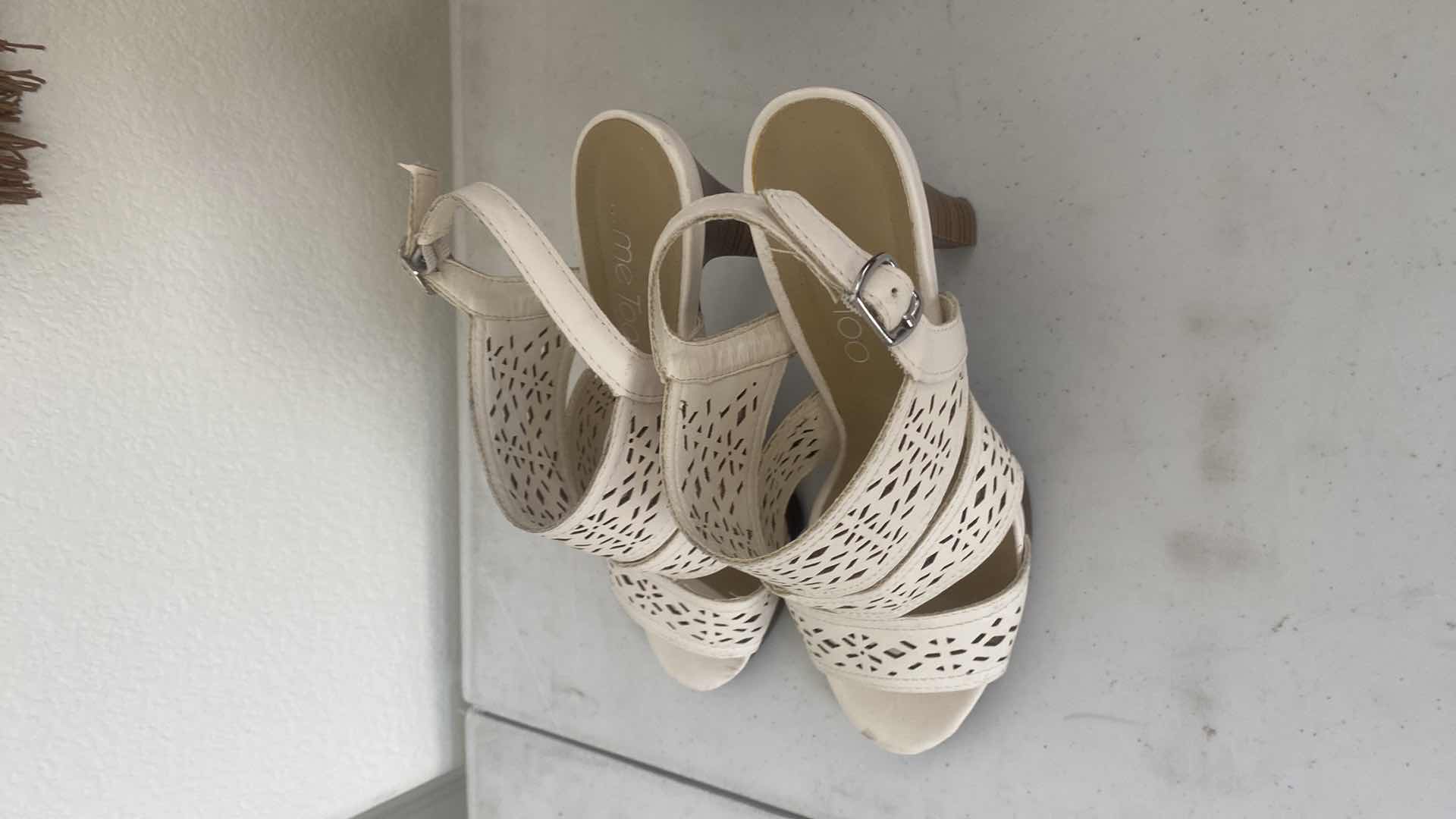 Photo 1 of 3 - WOMENS OPEN TOE SANDALS SIZE 7 1/2
