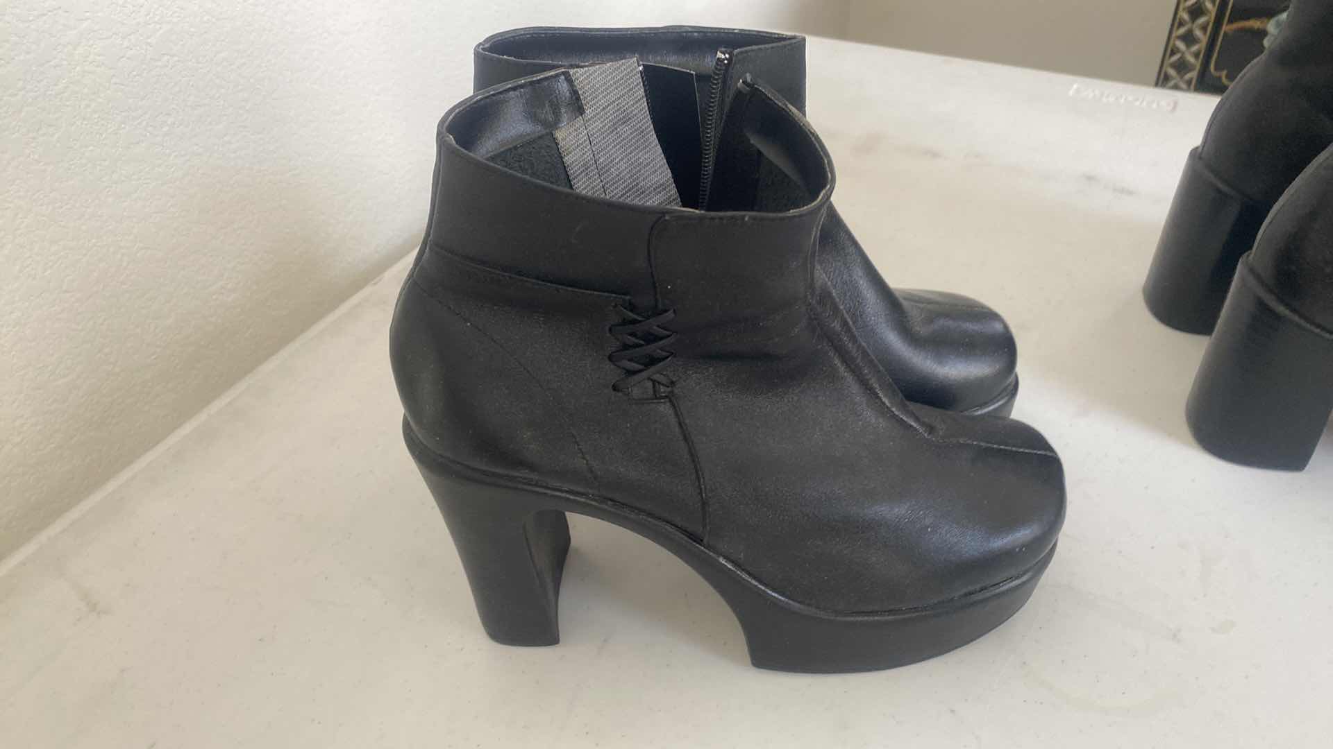 Photo 1 of 3 - WOMENS SHOES & BOOTS SIZES 7 & 7 1/2