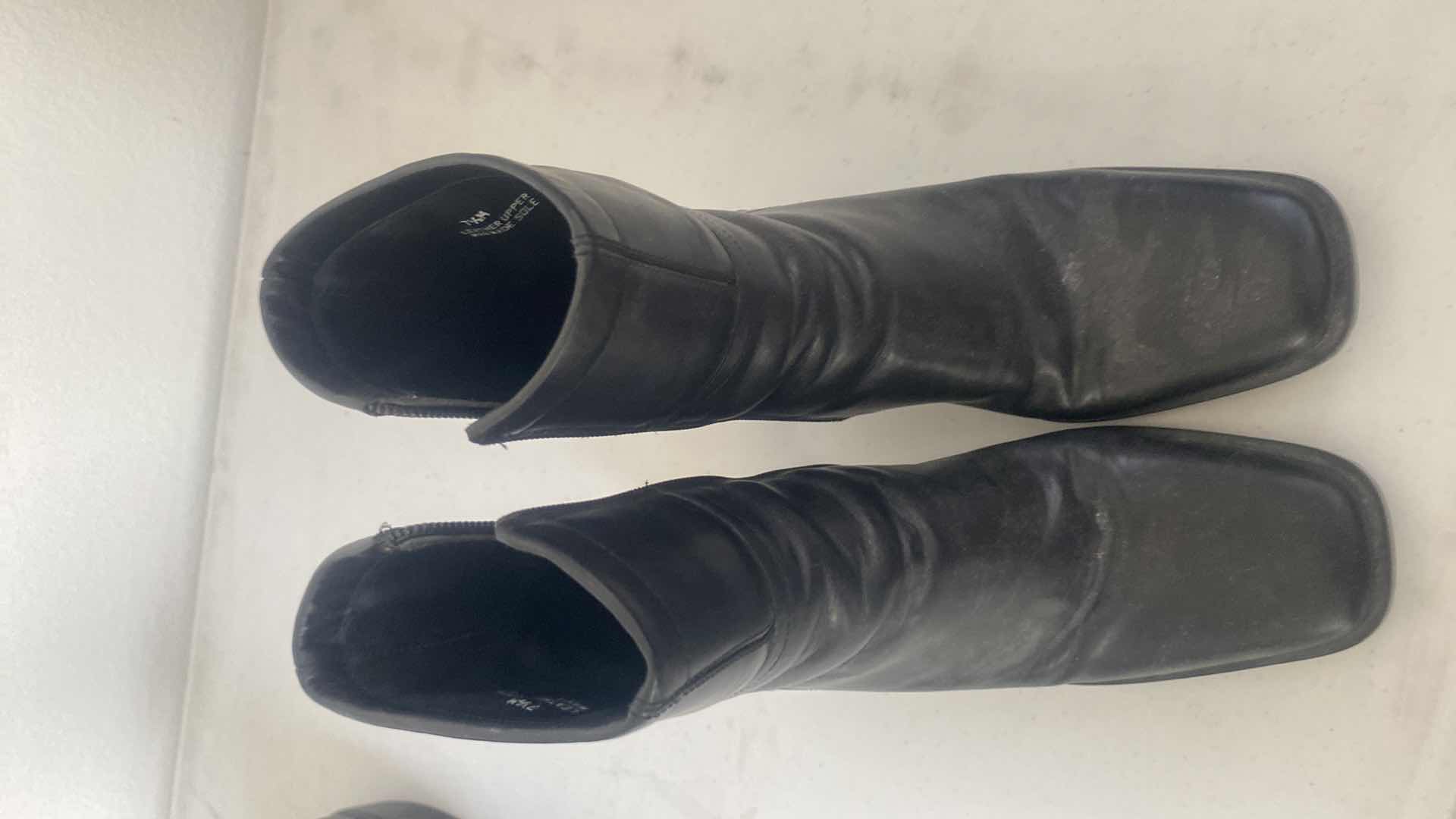 Photo 1 of 3 - WOMENS SHOES & BOOTS SIZES 7 & 7 1/2