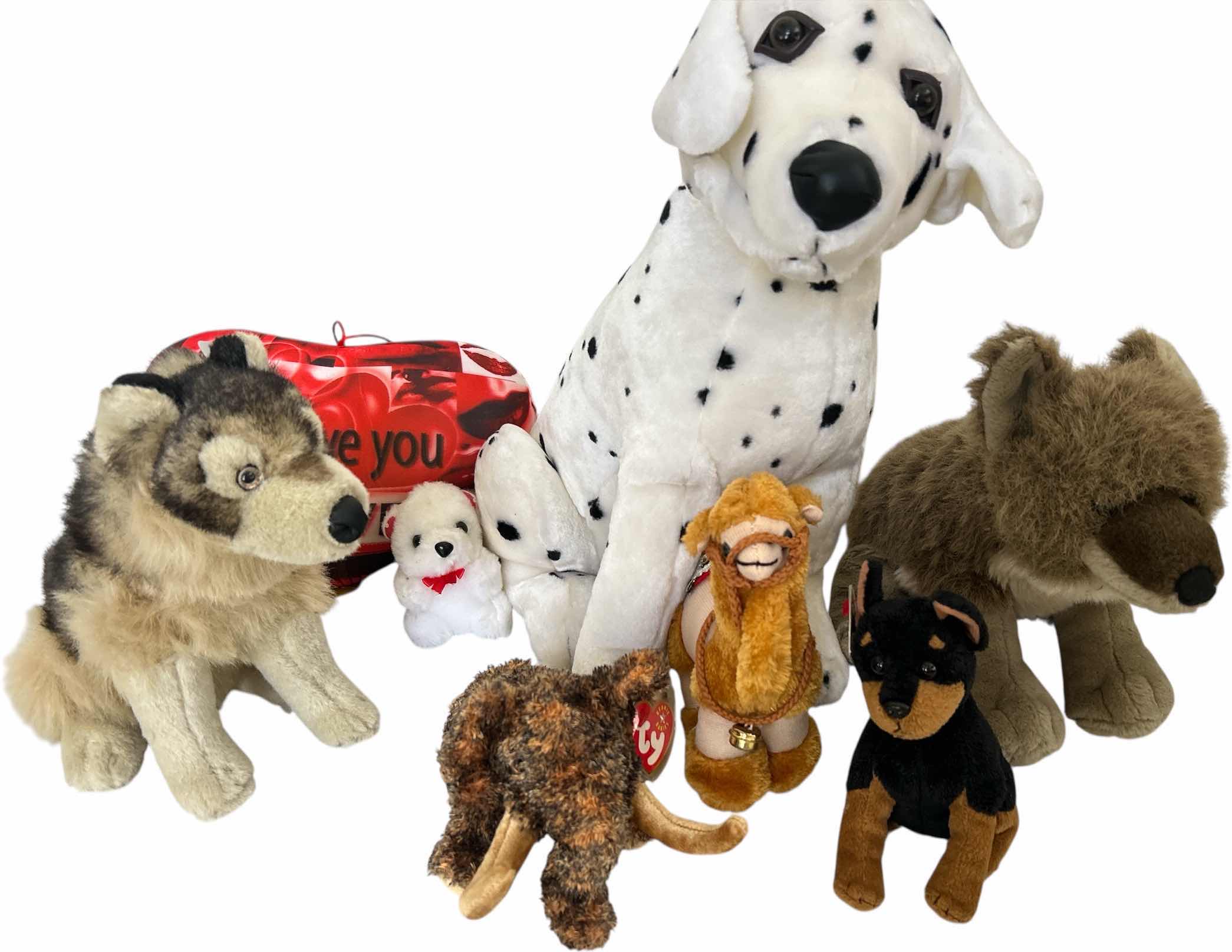 Photo 1 of STUFFED ANIMALS