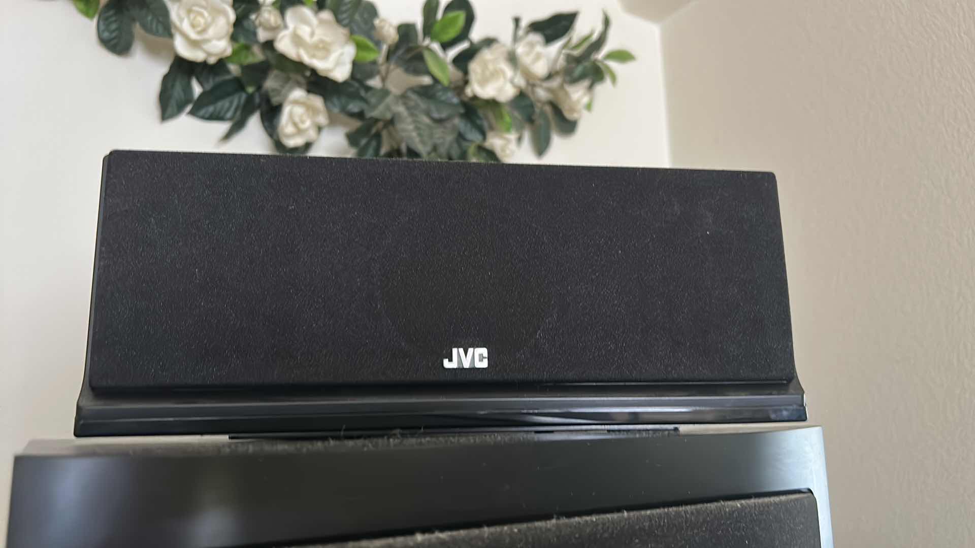 Photo 1 of JVC ELECTONICS - SUPWOOFER 5 SPEAKERS, DVD PLAYER
