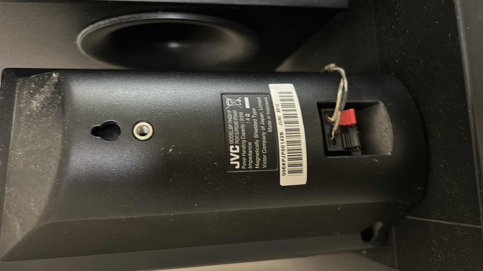 Photo 1 of JVC ELECTONICS - SUPWOOFER 5 SPEAKERS, DVD PLAYER