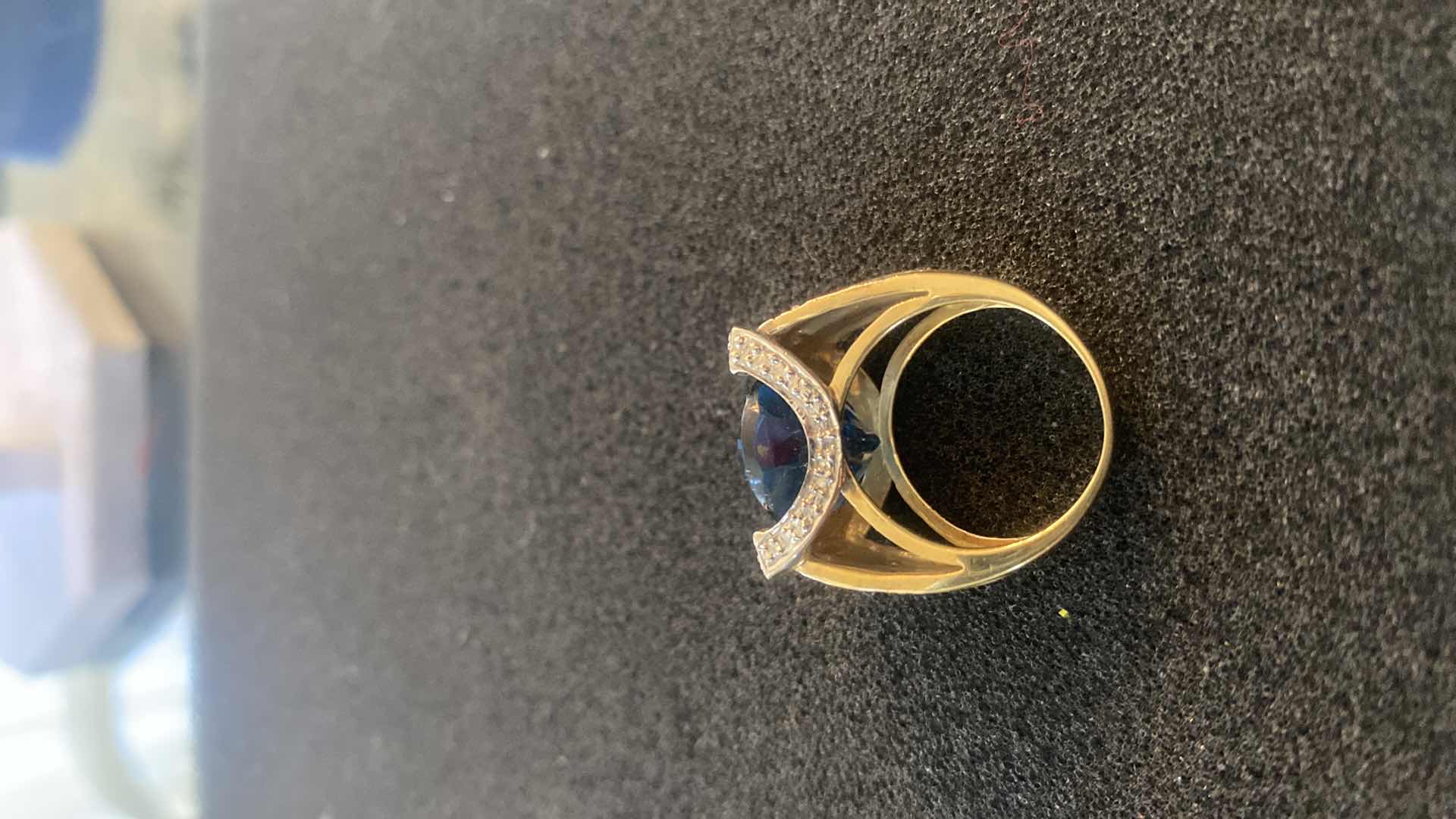 Photo 1 of 14K GOLD RING WITH BLUE TOPAZ & DIAMONDS APPROX SIZE 5 to 6 TOTAL WEIGHT 9.46g