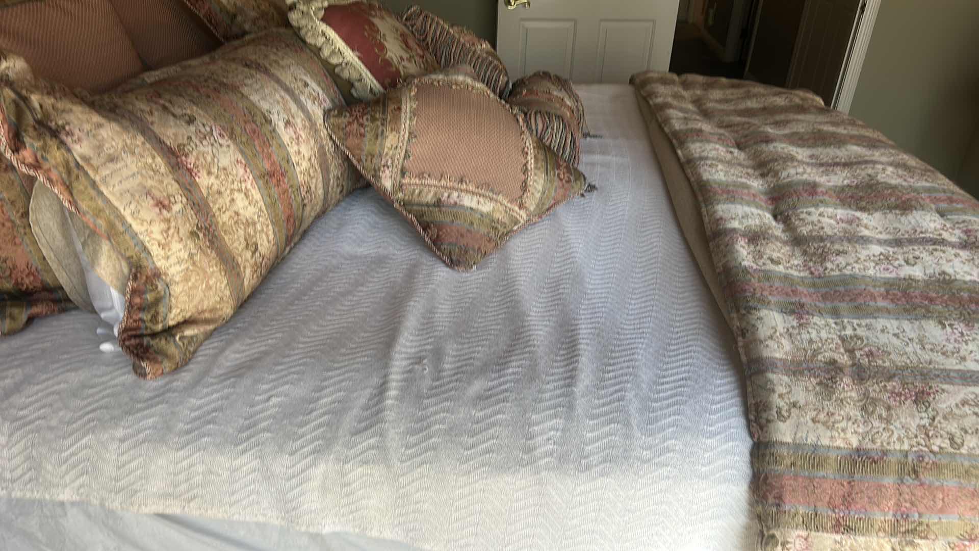 Photo 1 of KING BEDDING AND PILLOWS