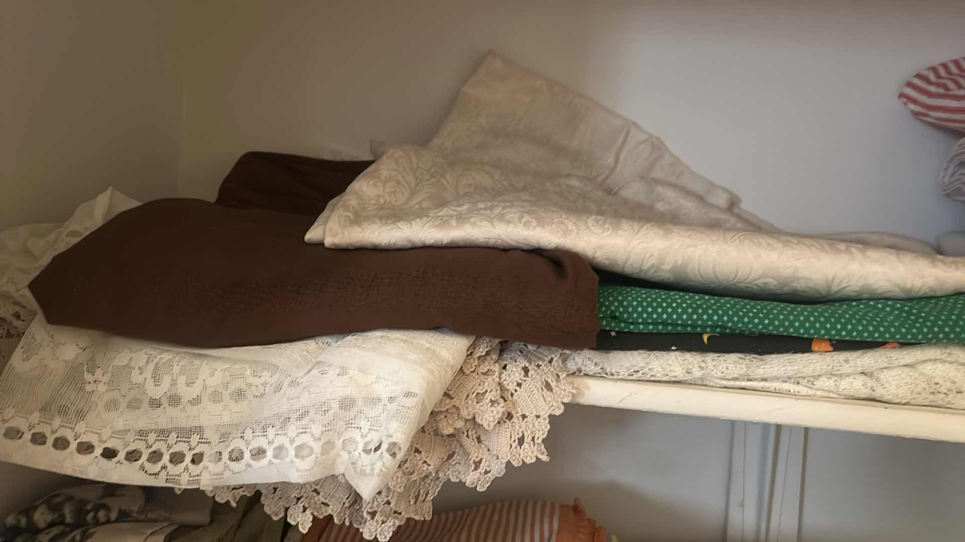Photo 1 of 2 SHELFS OF LINEN, PLACEMATS, HAND TOWELS AND MORE