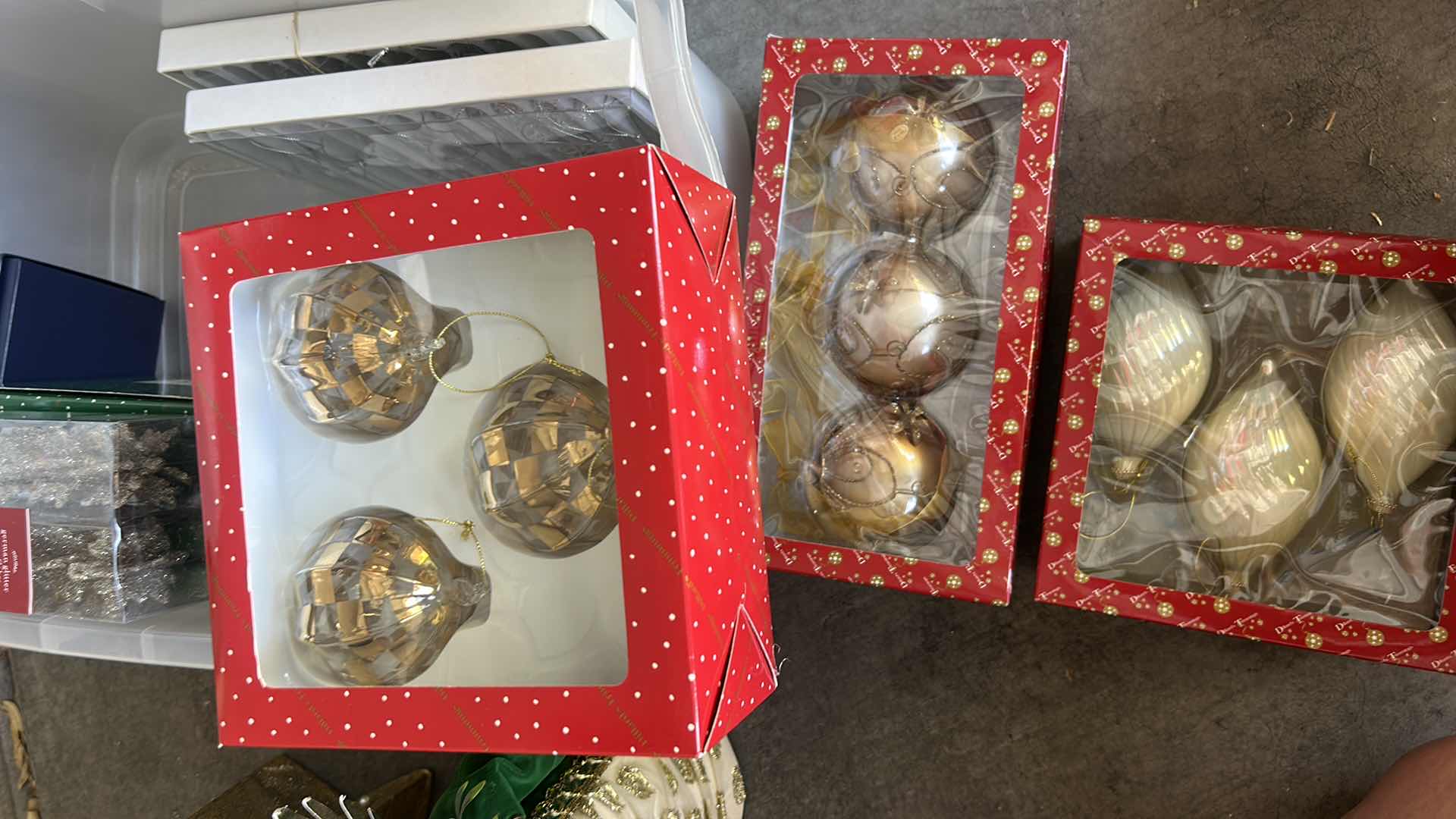 Photo 1 of CHRISTMAS DECOR
