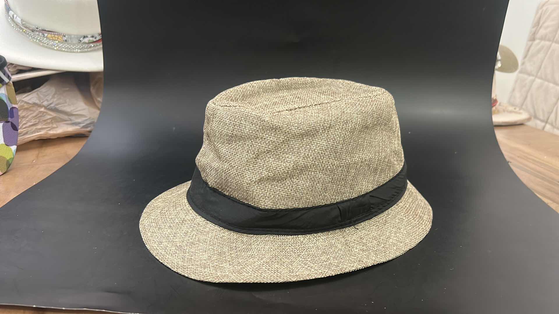 Photo 1 of NEW - 6 MENS HATS
