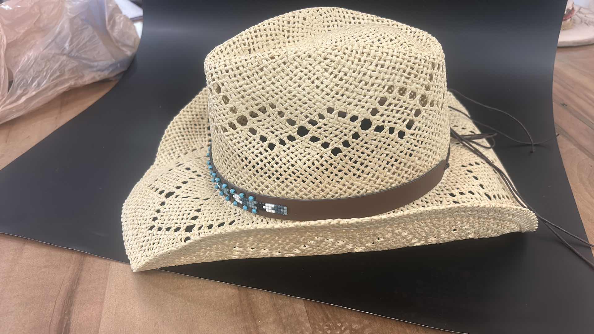 Photo 1 of NEW- MENS/ WOMENS WESTERN STYLE WOVEN PAPER COWBOY/COWGIRL HAT SIZE MED