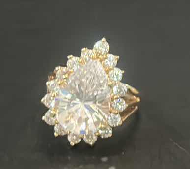 Photo 1 of STERLING SILVER RING WITH CUBIC ZIRCONIA EST SIZE 6