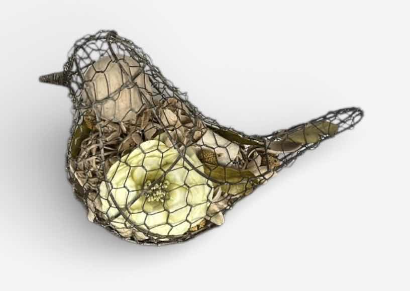 Photo 1 of WIRE BIRD SCULPTURE WITH DRY FLOWERS H7.5”