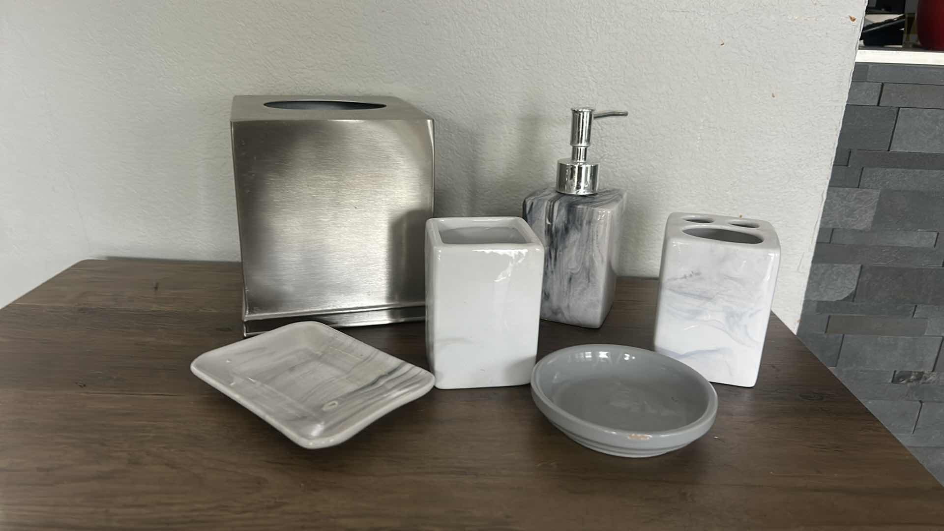 Photo 1 of 6 PC BATHROOM ACCESSORIES