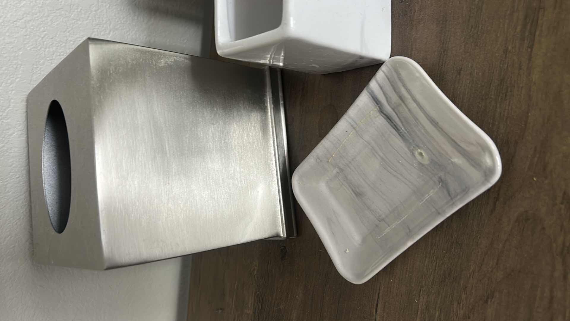 Photo 1 of 6 PC BATHROOM ACCESSORIES