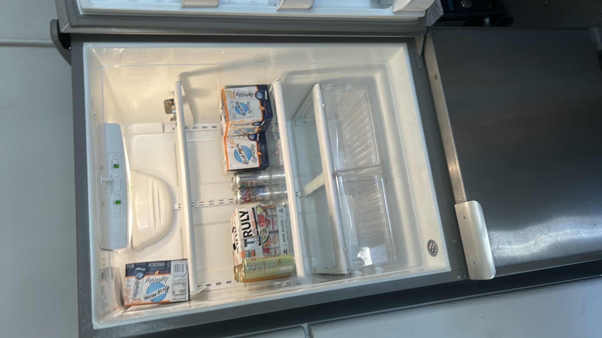 Photo 1 of AMANA REFRIGERATOR
