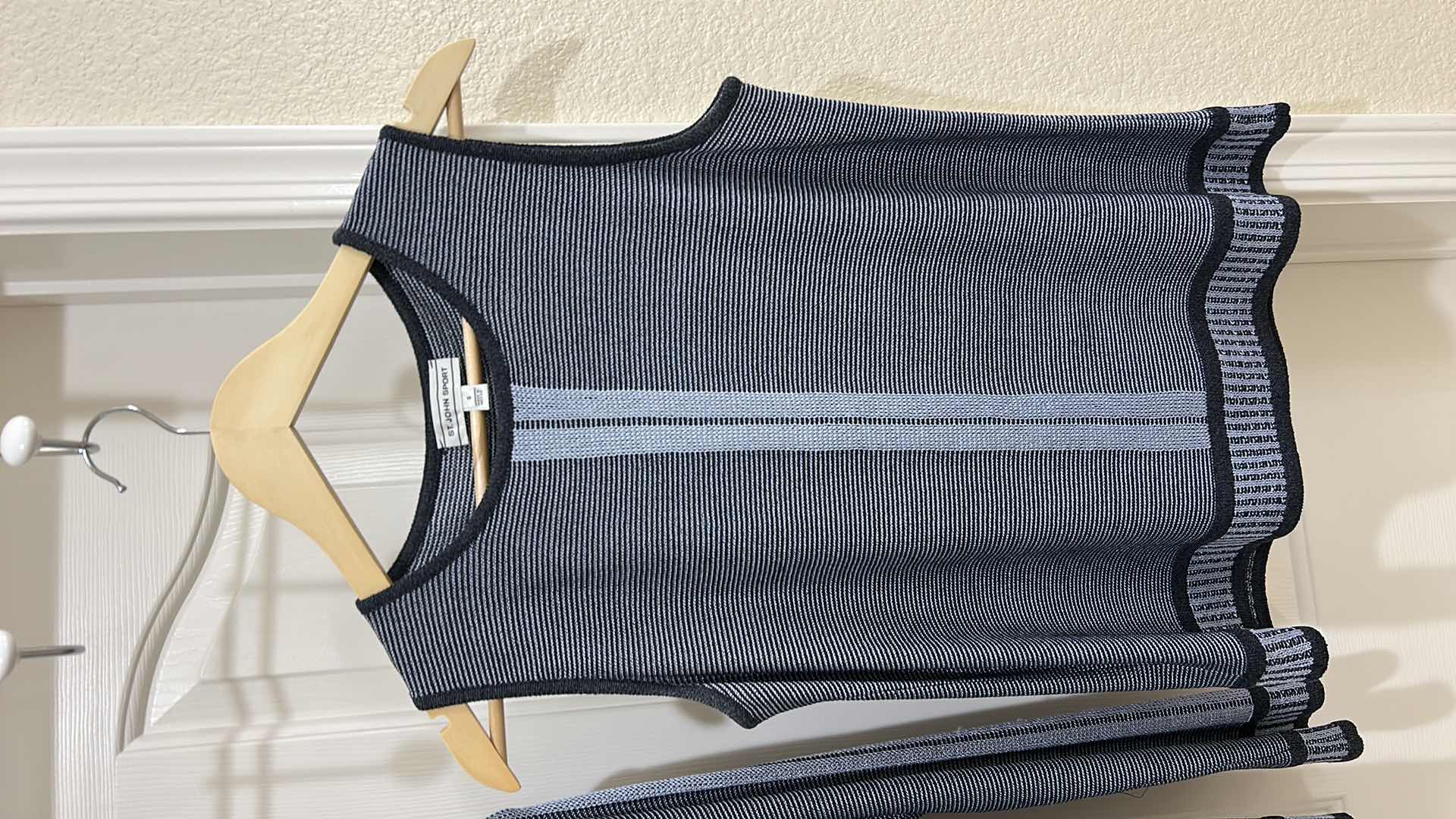 Photo 1 of ST JOHN ZIP UP KNIT CARDIGAN SWEATER W MATCHING SHELL (SIZE S/M)