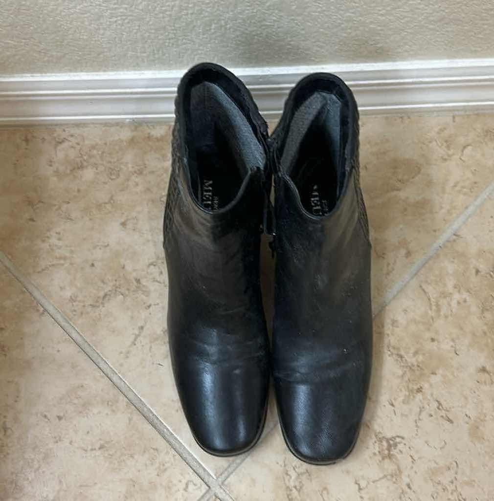 Photo 1 of MEUCCI BLACK BOOTS SIZE 8N