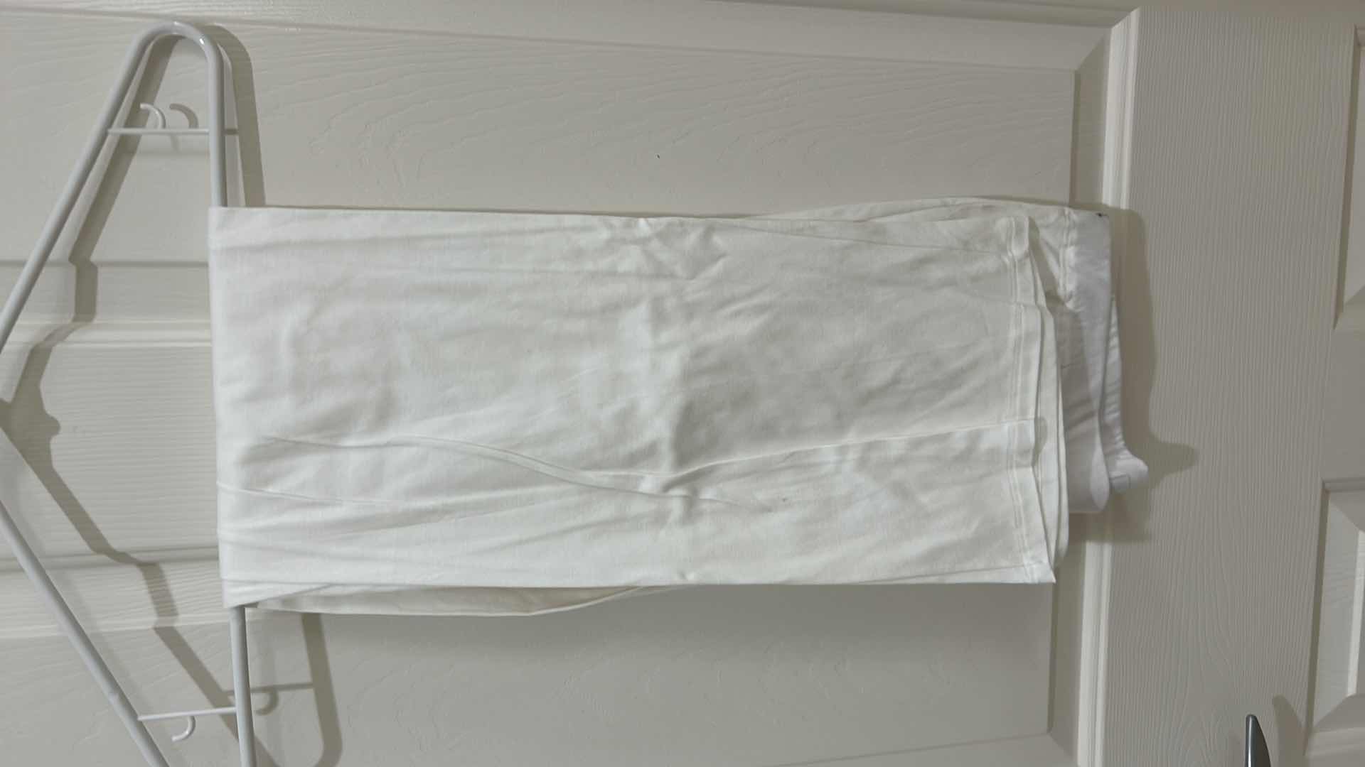 Photo 1 of HANRO WHITE LOUNGE SET (SIZE M)