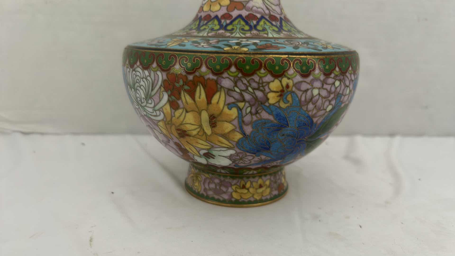 Photo 3 of VINTAGE CHINESE CLOISONNÉ VASE H8.5”